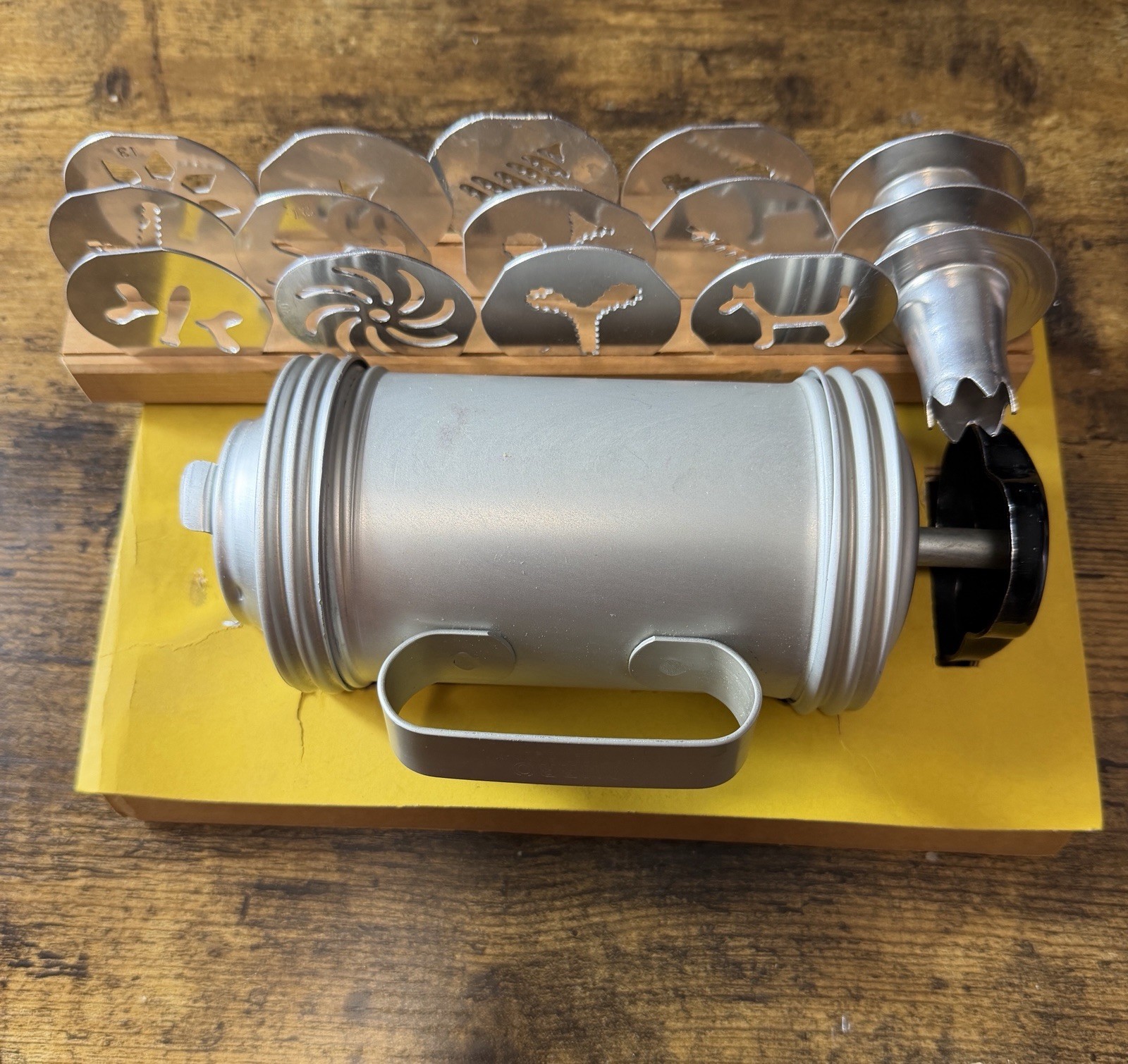 Mirro Aluminum 1950 Vintage Cookie & Patry Press Set-Box ,15 Disc original Box