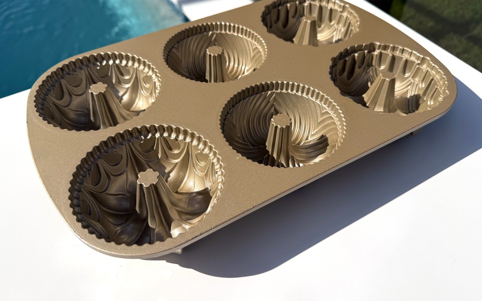 Nordic Ware Castle Cakelette Pan 6 Cavity Mini Bundt Gold Cast Aluminum