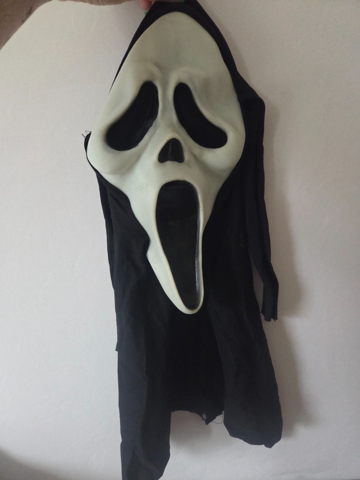 Vintage Ghost Face Scream mask gen 1/2 Fun World Div Glow In The Dark 11.5\