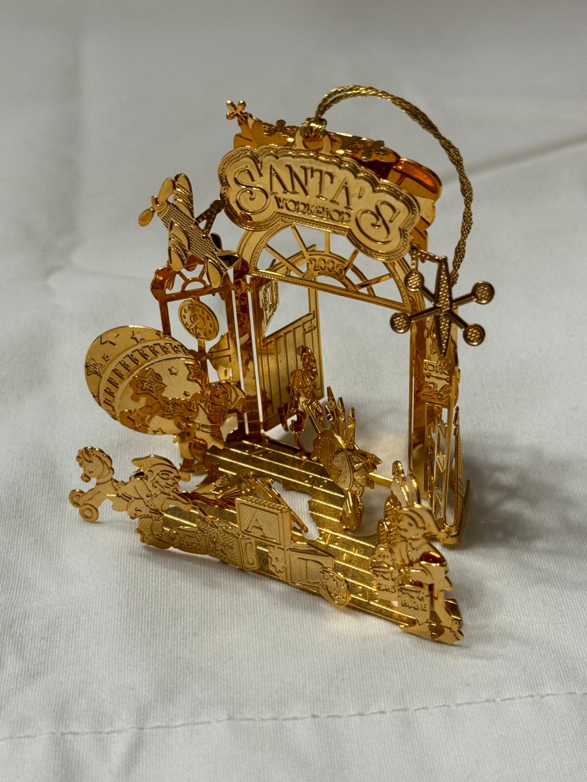 GORGEOUS: Danbury Mint 2006 Santa\'s Workshop Ornament. Last One.