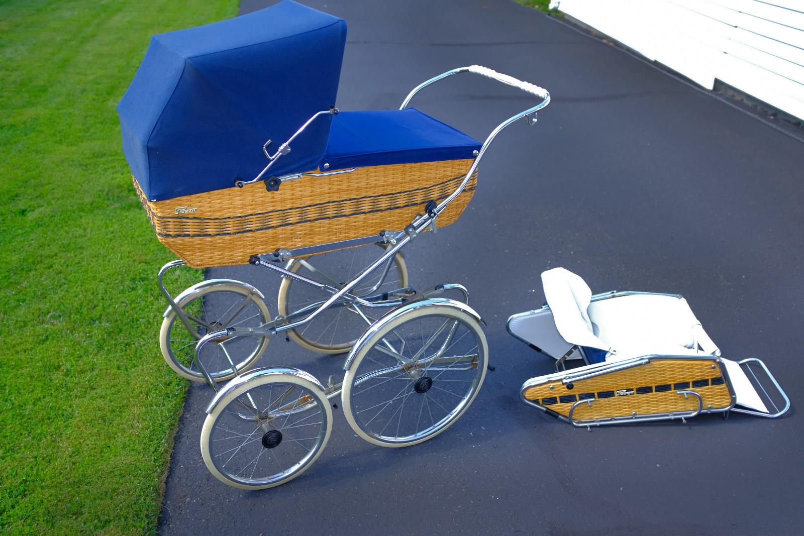 Vintage Perego PRAM, Baby Stroller, Wicker/Navy, Italy, Classic