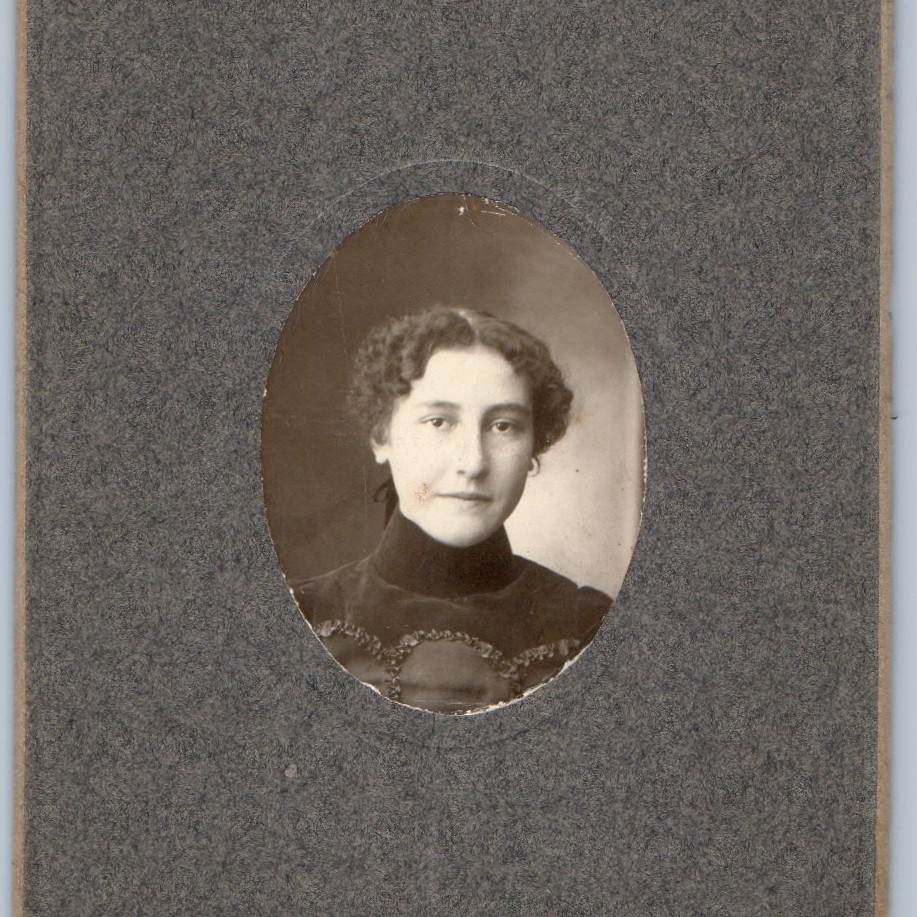 c1900s Cute Young Woman Curly Hair Edwardian Victorian Fashion Portrait Photo