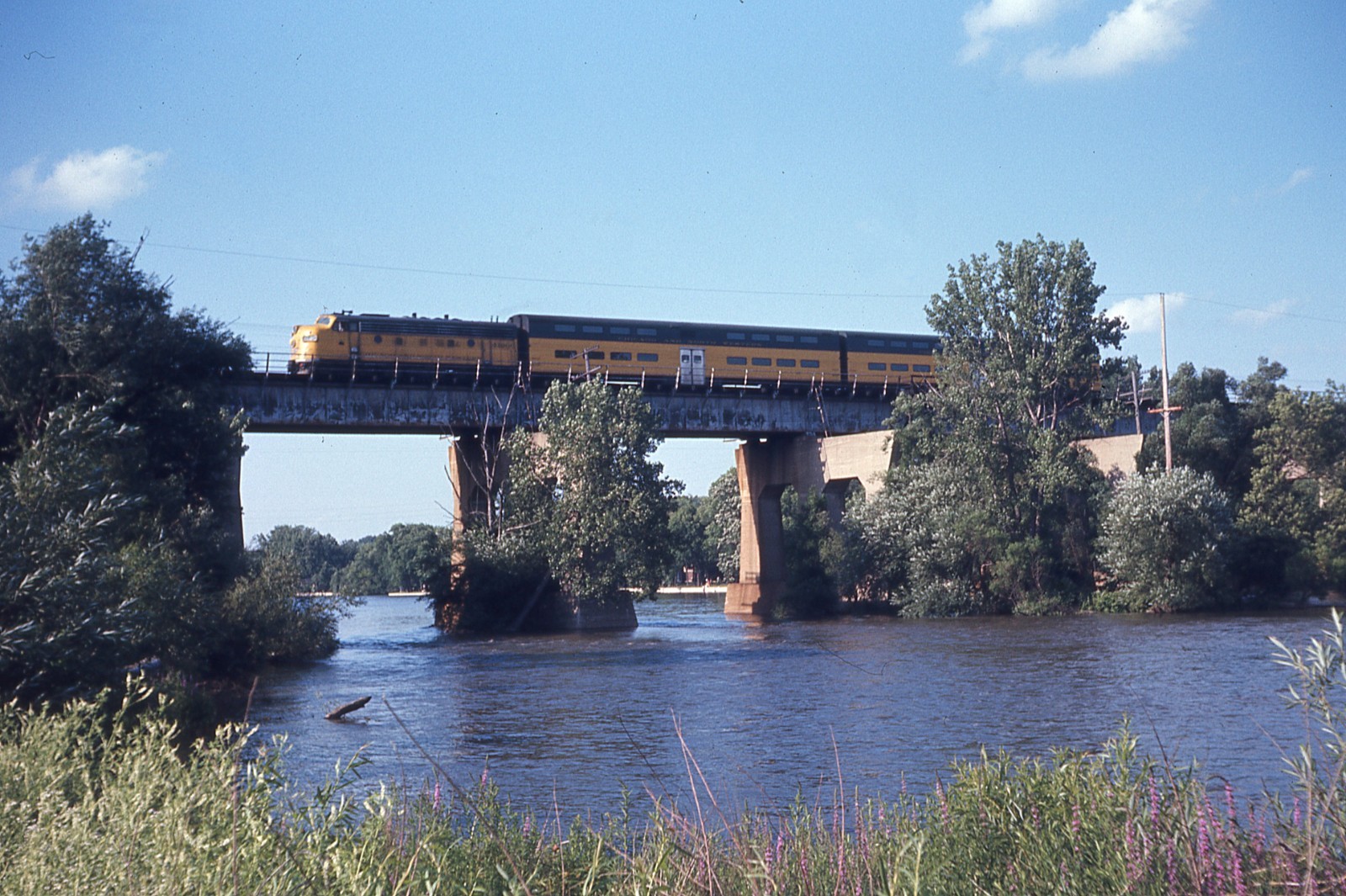JM ORIG SLIDE CNW NORTH WESTERN F7A W/COMMUTER TRAIN ON BRIDGE IN 1968