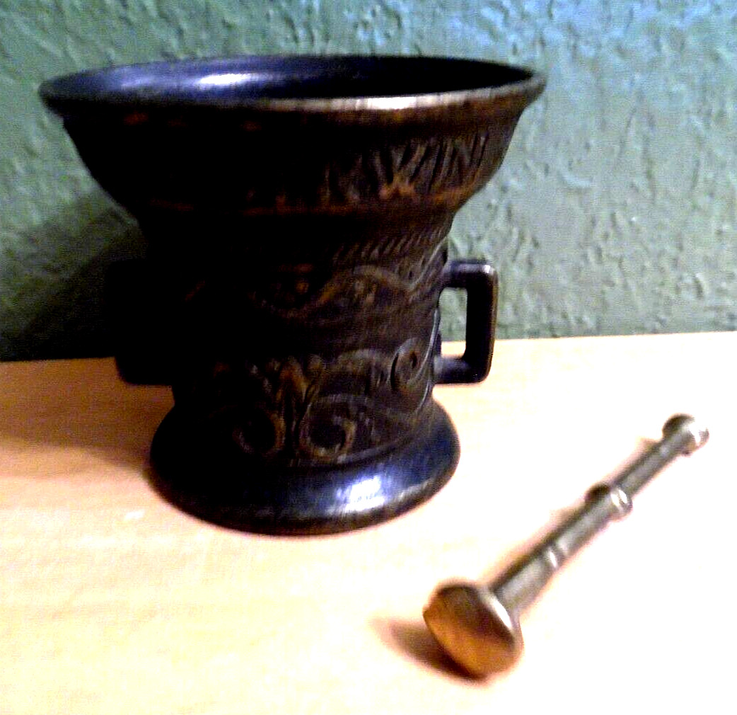 SMALL APOTHECARY DOUBLE HANDLED BRASS MORTAR WITH BRASS PESTLE