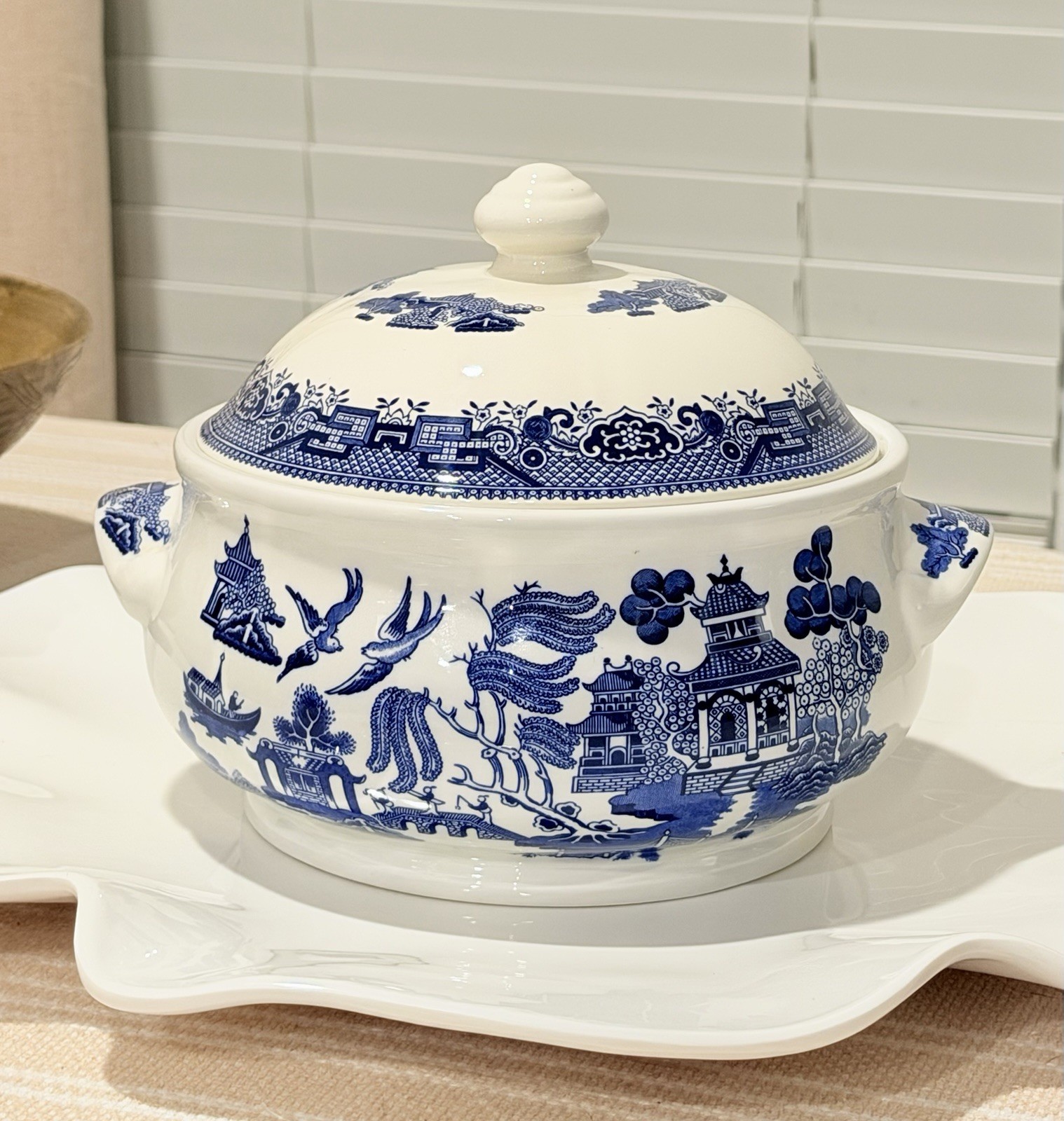 Churchill Blue Willow Covered Tureen Vegetable Soup Casserole Dish 9