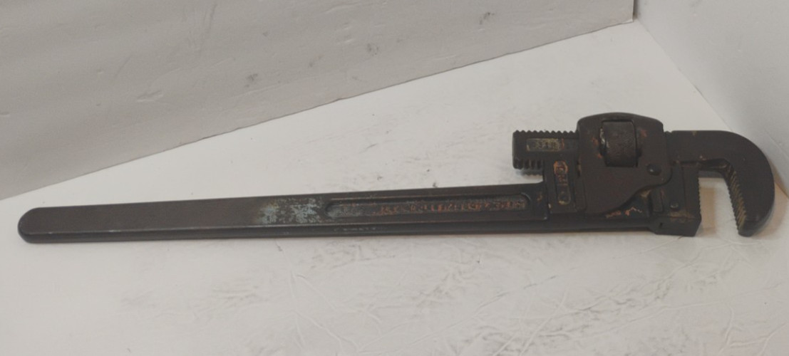 Vintage 1918 24” TRIMO Pipe Wrench Drop Forged Trimont MFG Co. Roxbury Mass USA