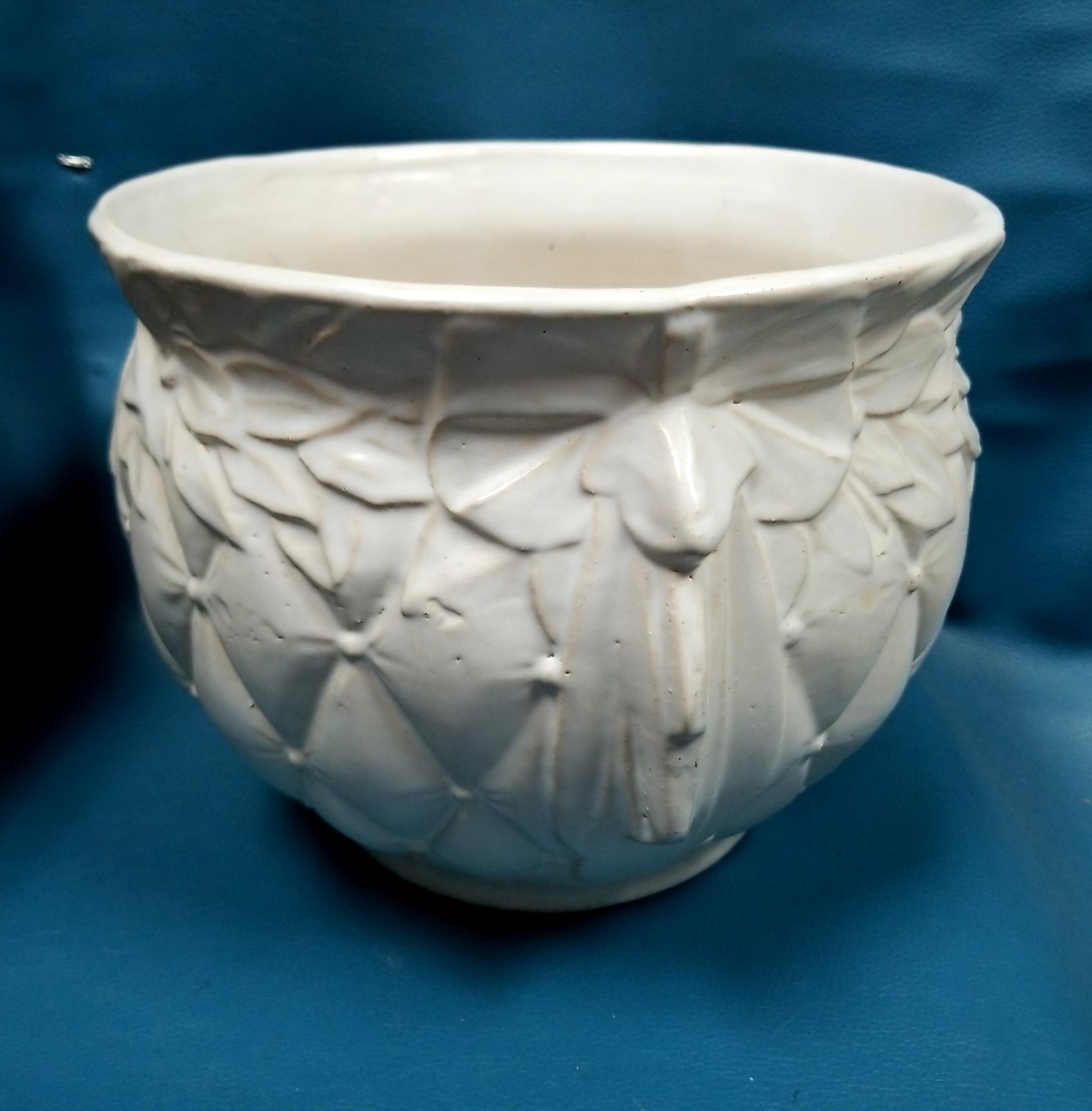VTG McCoy Pottery Cream Tierra Cushion Diamond Quilt + Leaf Jardiniere Pot Plant