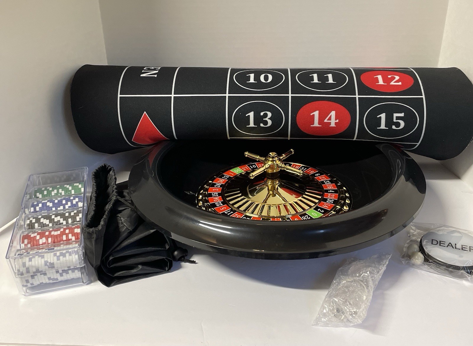 Casino Night Complete Game Set Include 16\'\' Roulette Wheel 35\