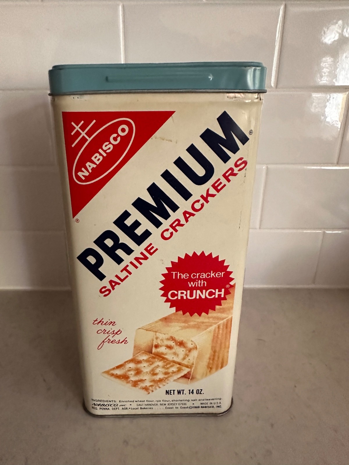 Vintage 1969 NABISCO Premium Saltine Crackers 14 Oz Tin Blue Lid Advertising