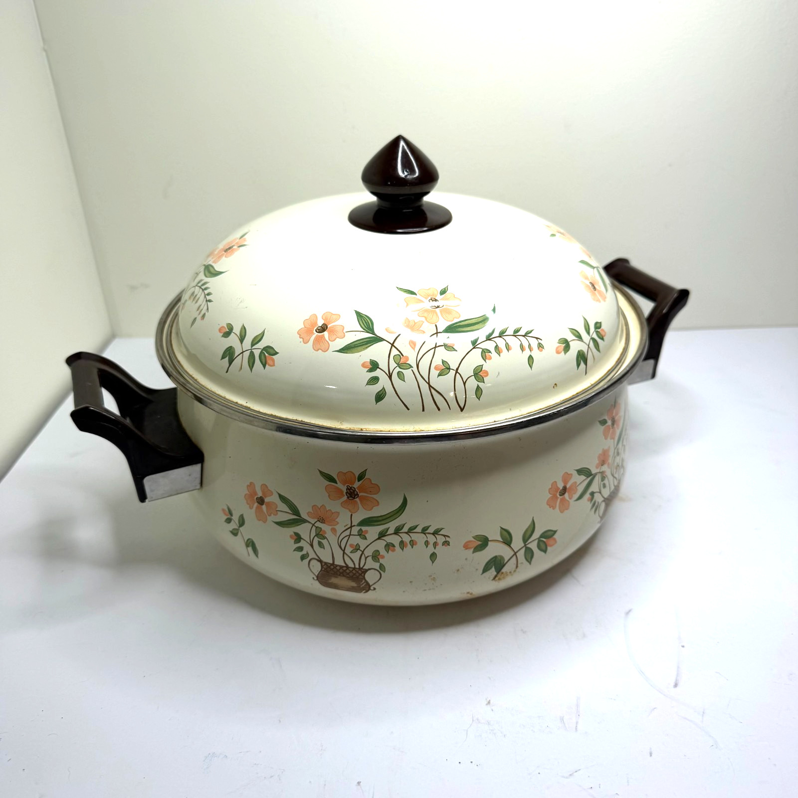 Vintage Countryside Collection Pot w Lid Floral Enamel Cookware JMP Taiwan 80s
