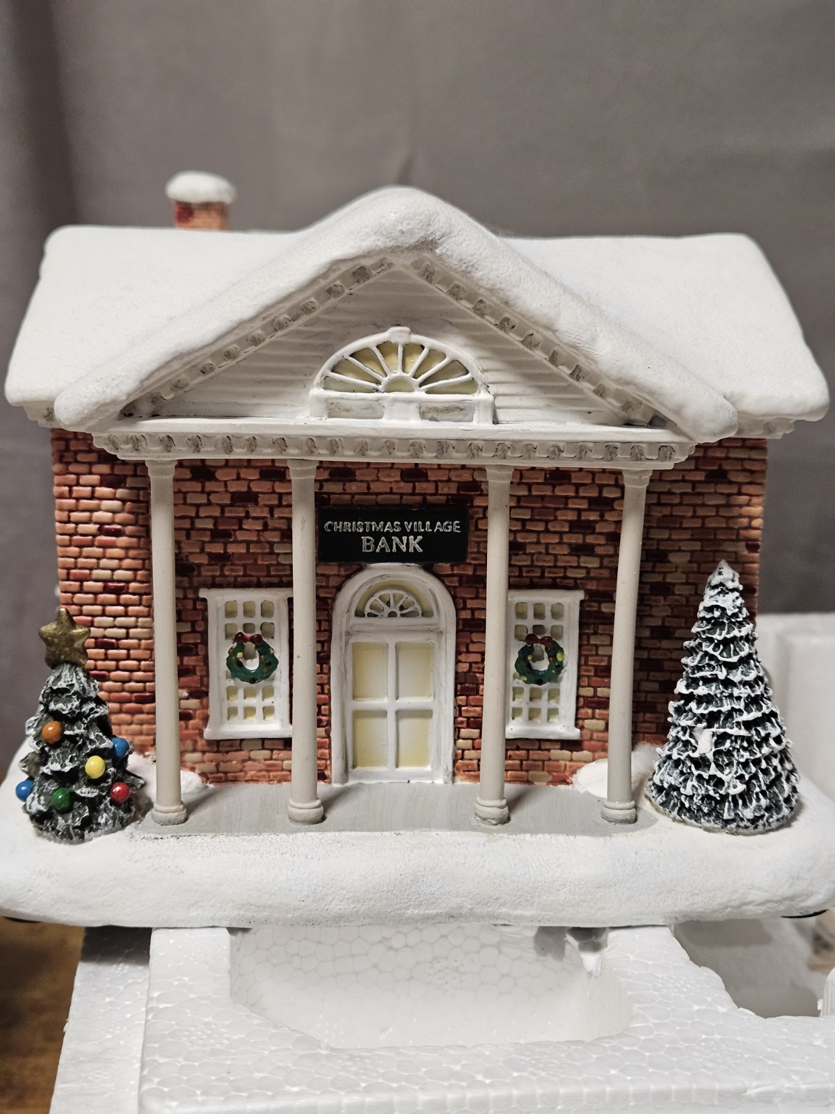 2001 Hawthorne Village Norman Rockwell Christmas Village Bank NO BOX Please Read