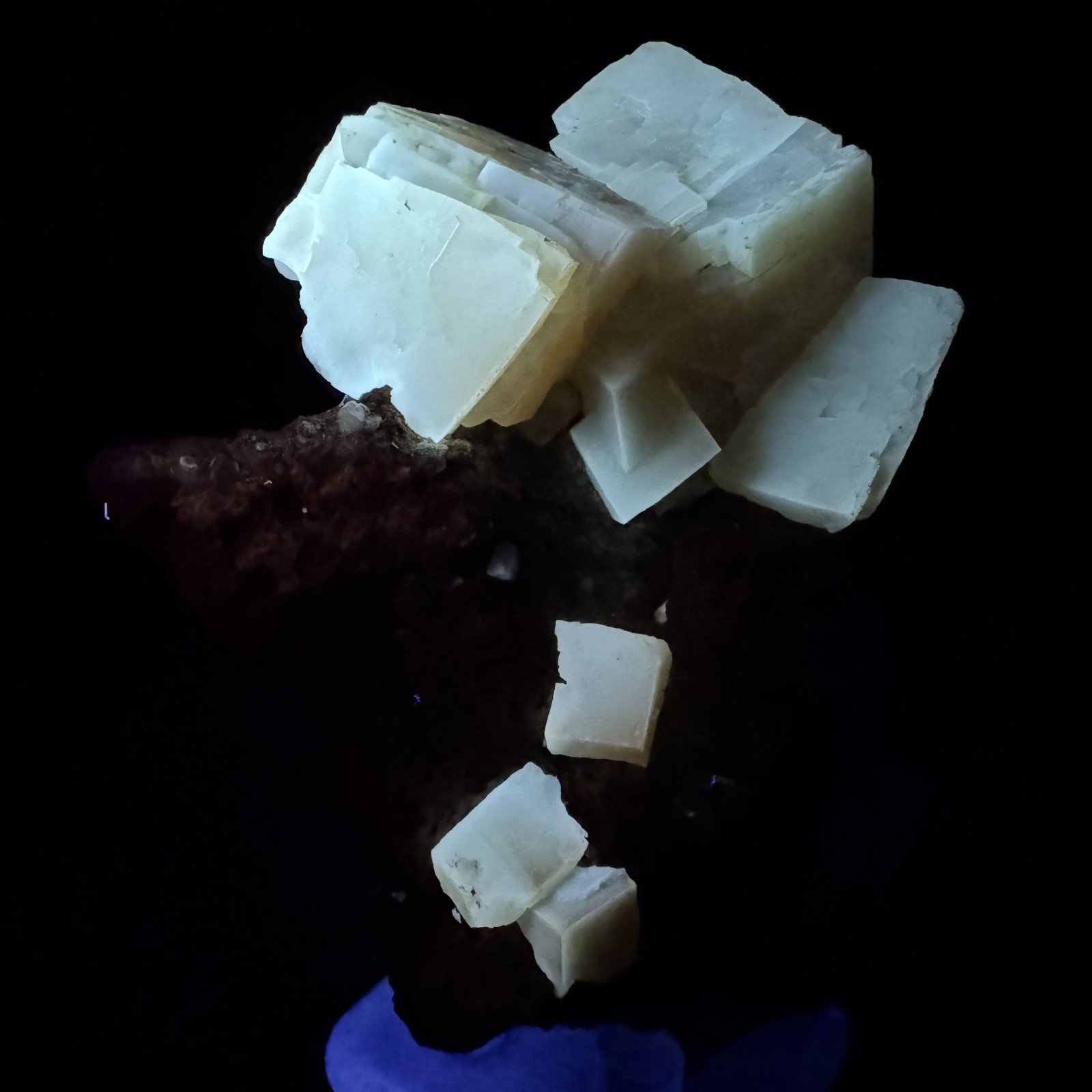 Fluorescent Calcite on Analcime: McMinnville, Yamhill County, Oregon, USA Fluorescent Calcite on Analcime: McMinnville, Yamhill County, Oregon, USA