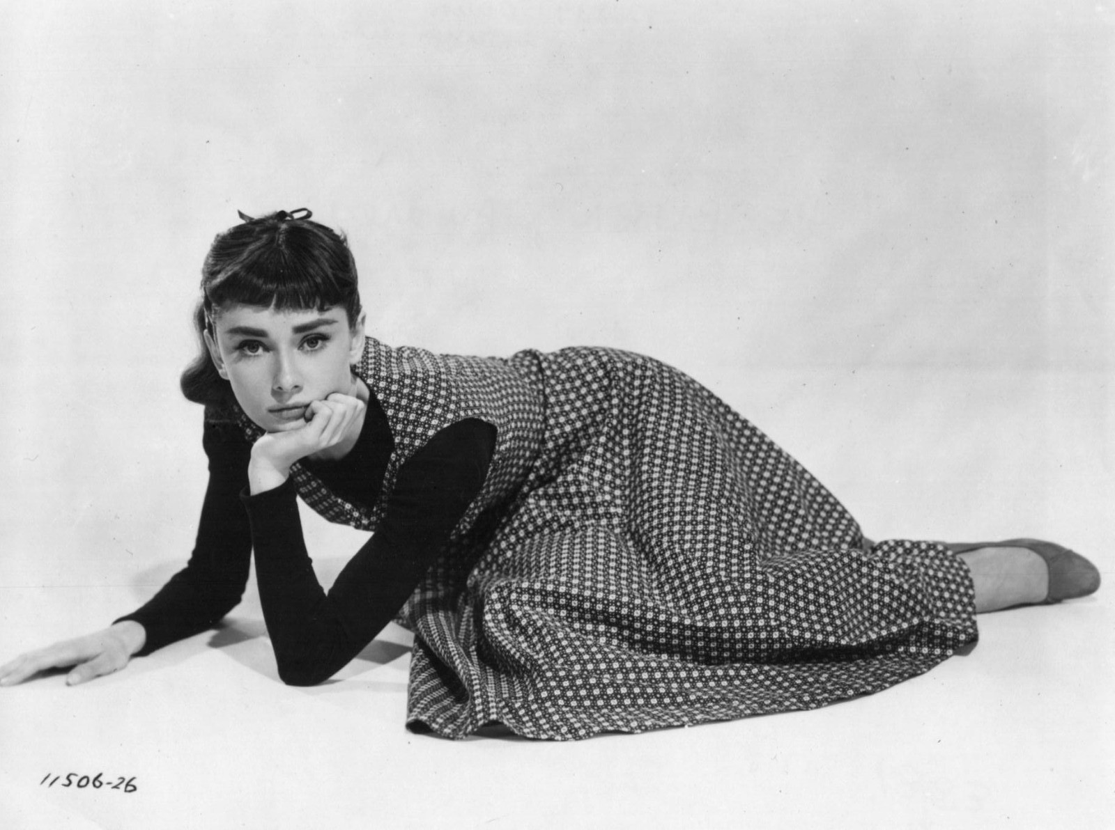 HOLLYWOOD AUDREY HEPBURN AS SABRINA STUNNING 1954 PORTRAIT Orig PHOTO MA80
