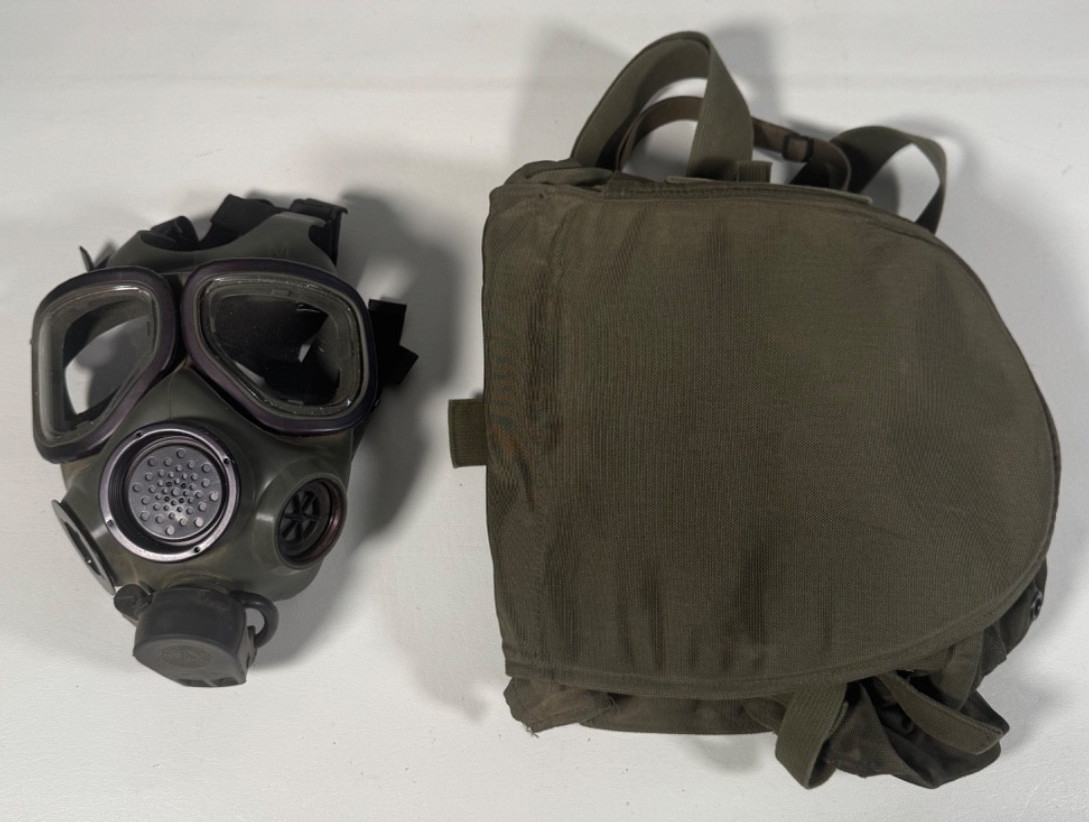 US Military M40 Field Protective Gas Mask with Case Size Medium