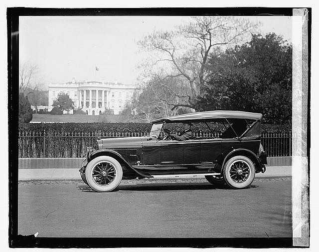 Photo:Lincoln at White House