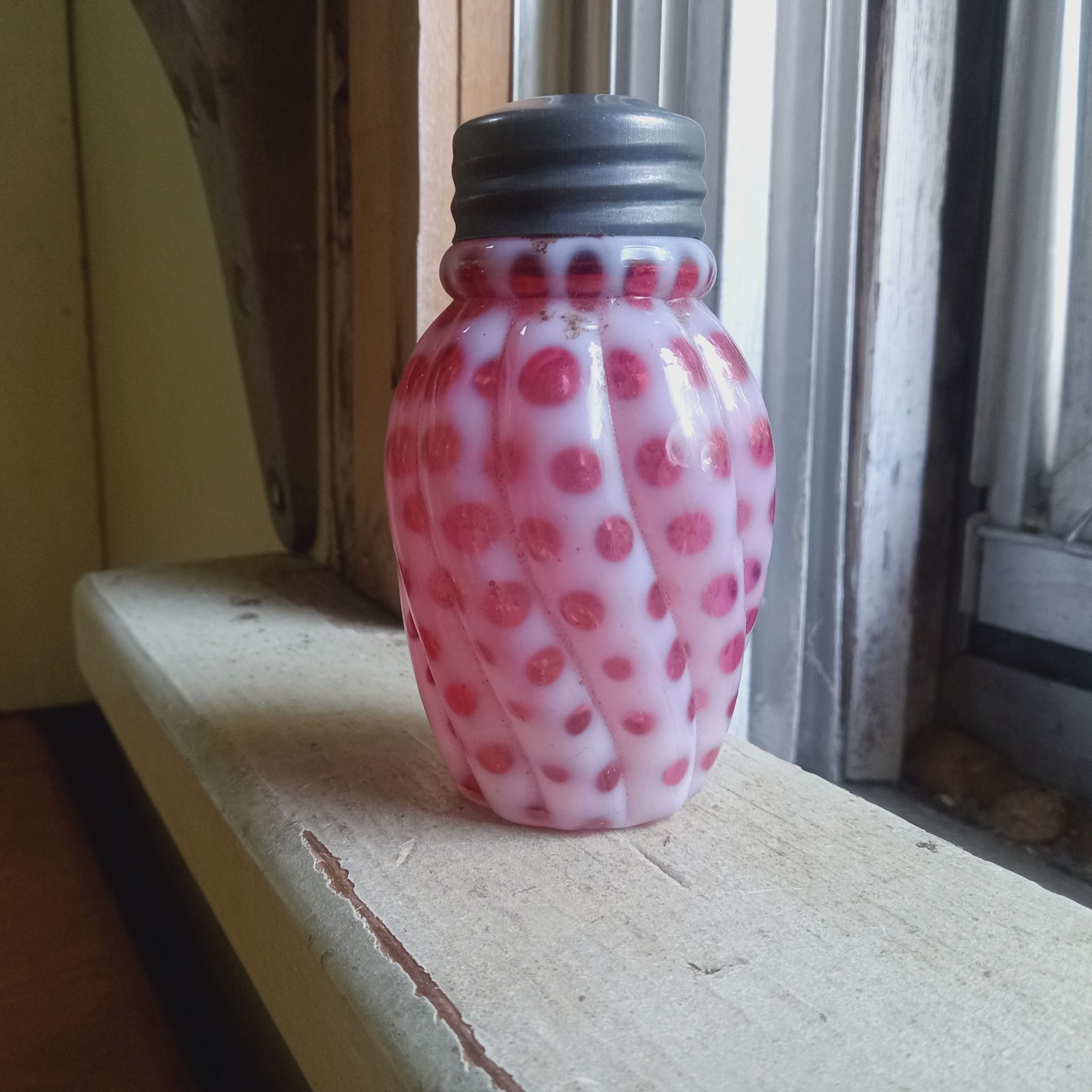 1888 HOBBS #326 WINDOWS CRANBERRY SWIRL OPALESCENT SALT SHAKER WITH LID