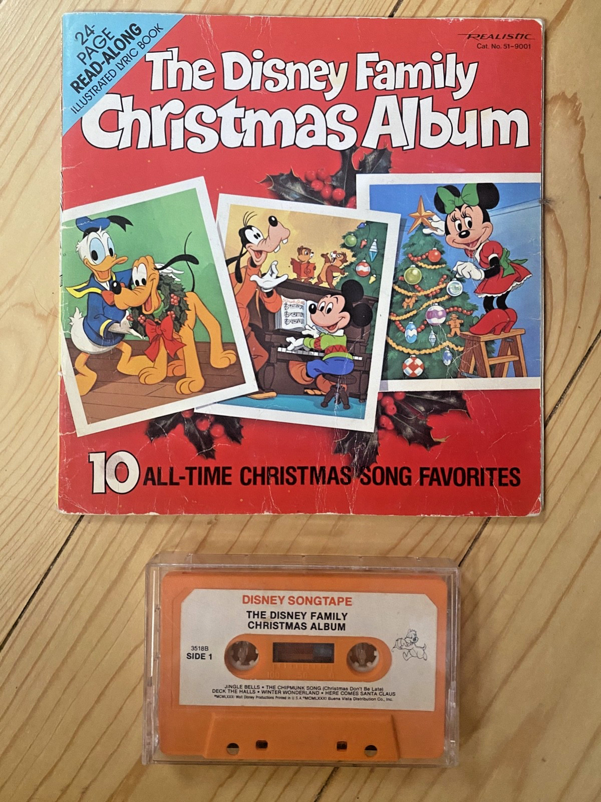 VINTAGE 1981 DISNEY FAMILY CHRISTMAS ALBUM 24 PG READ ALONG BOOK + CASSETTE TAPE