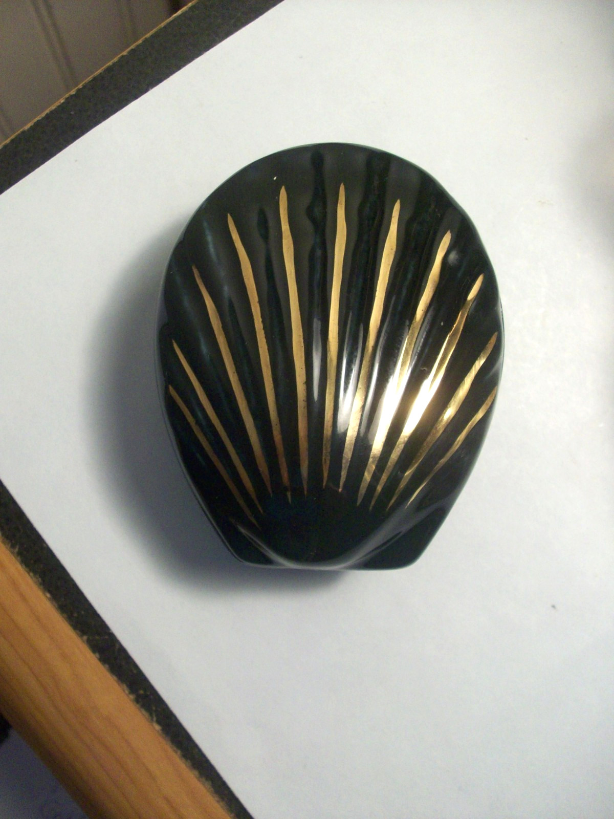 Vntg Coquet Limoges France porcelain black gold clam sea shell tinket dish box