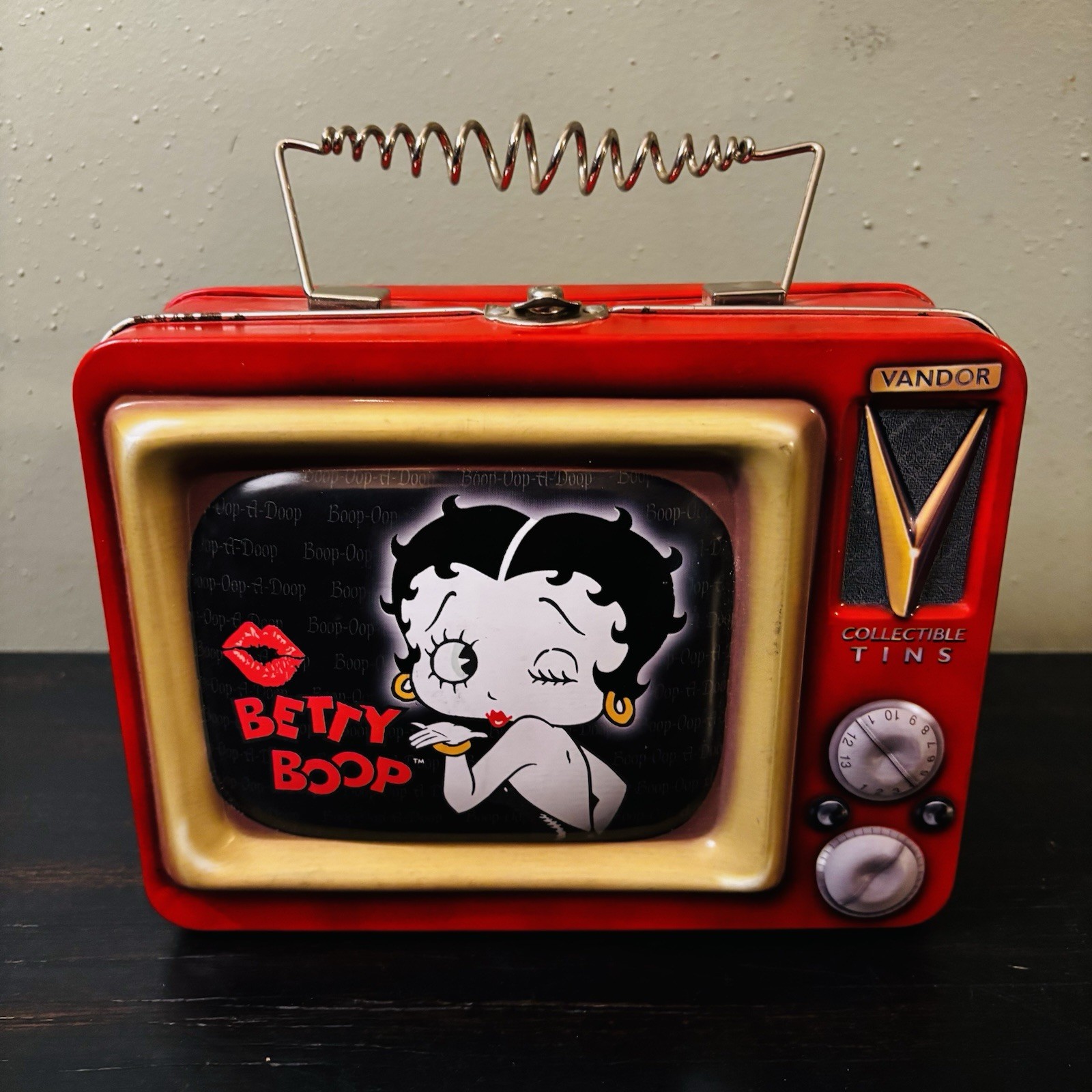 Vintage 1999 Red BETTY BOOP Metal Lunch Box Collectible Tin TV Shape 8\