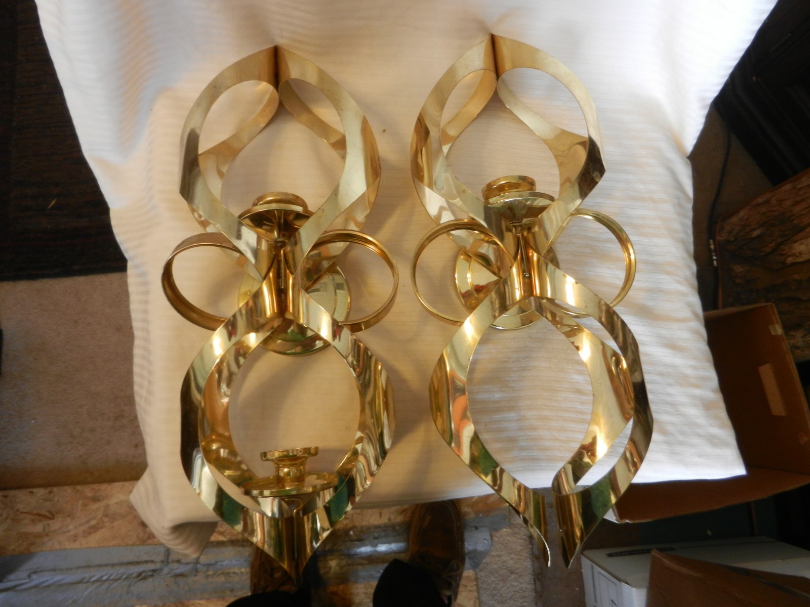 Pair of Brass Metal Wall Mount Candle Holders Spiral Design holds 2 & 1 candles Pair of Brass Metal Wall Mount Candle Holders Spiral Design holds 2 & 1 candles
