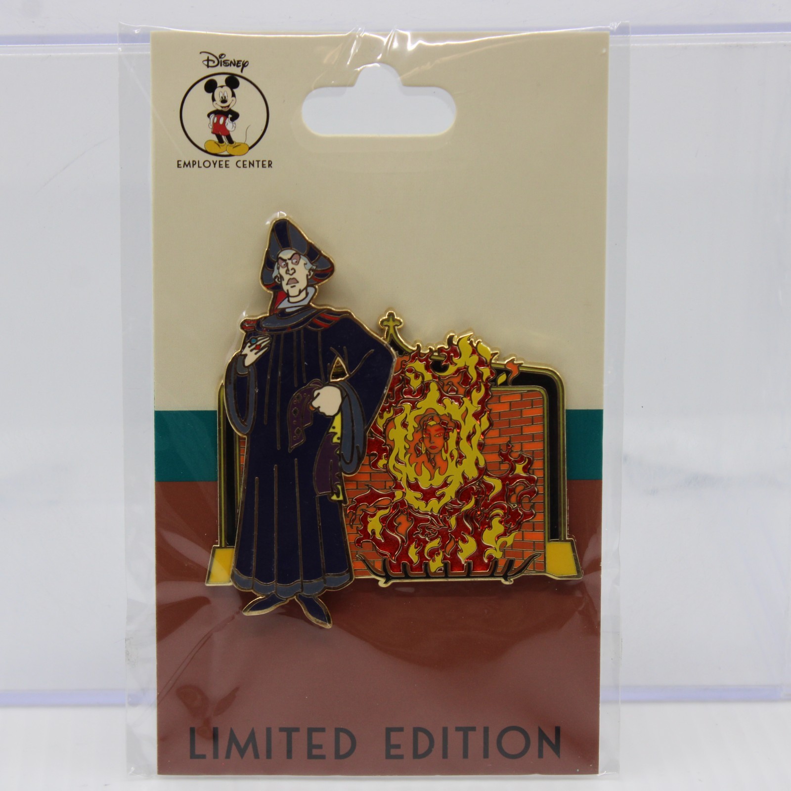 A4 Disney DEC LE Pin Villains Frollo The Hunchback of Notre Dame