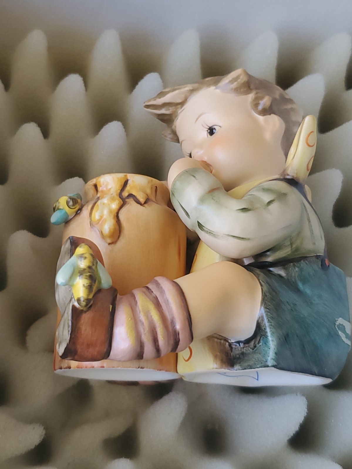 VINTAGE Goebel M.J Hummel Figurine #312/I - HONEY LOVER