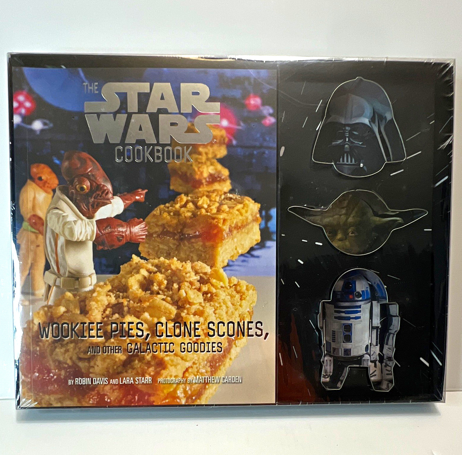 Star Wars Wookiee Pies & Galactic Goodies Cookbook 2012 w/ Cookie Cutters