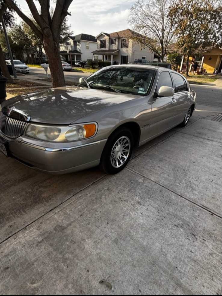 Lincoln Town car