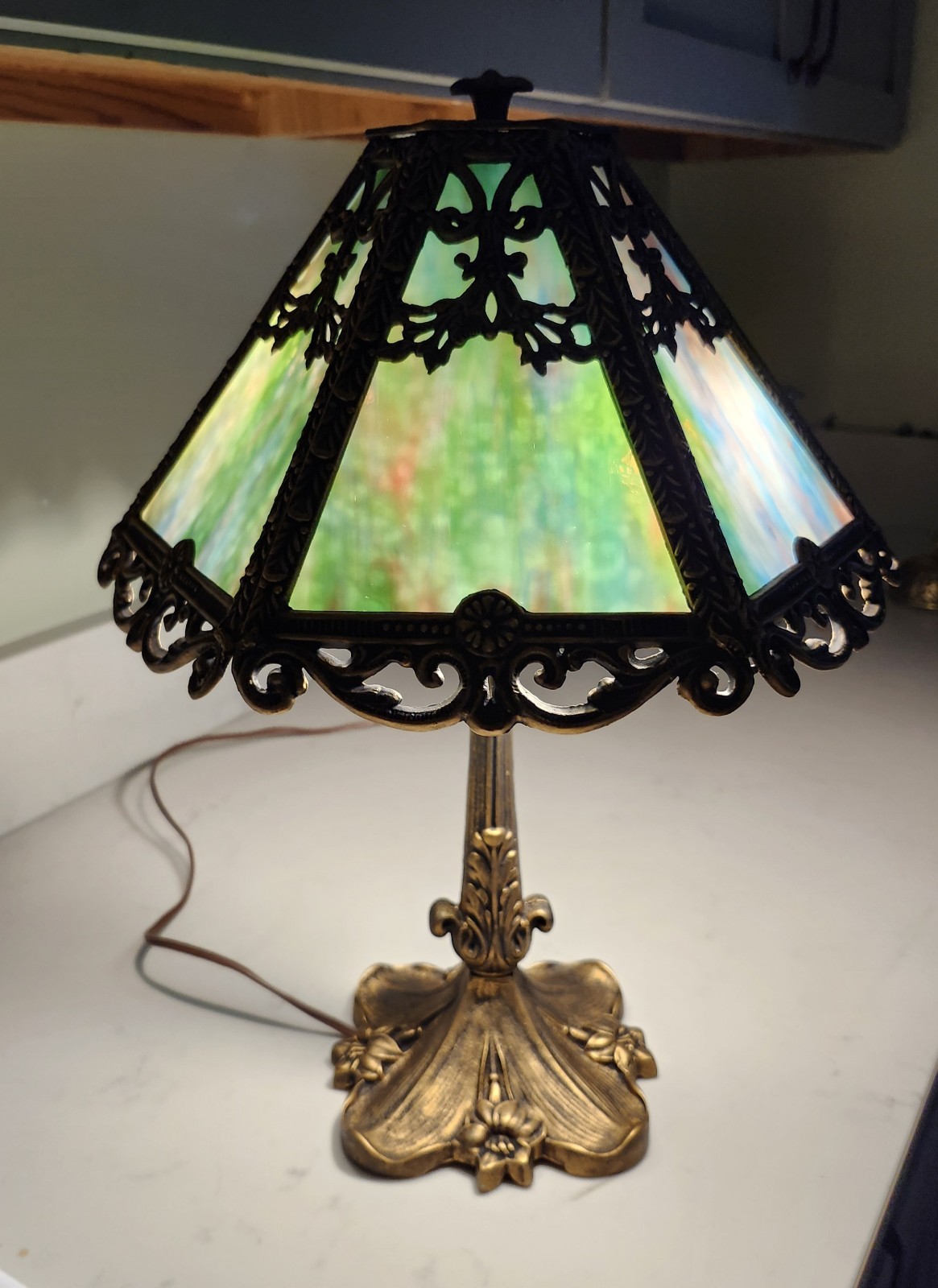 Very Pretty 6 Panel Slag Glass Table Lamp Very Pretty 6 Panel Slag Glass Table Lamp