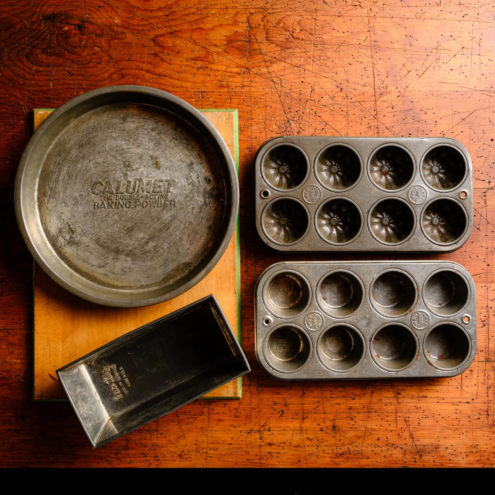 LOT CALUMET DOUBLE-ACTING BAKING POWDER Tin Cake Pan, Mini Muffin, Bake King