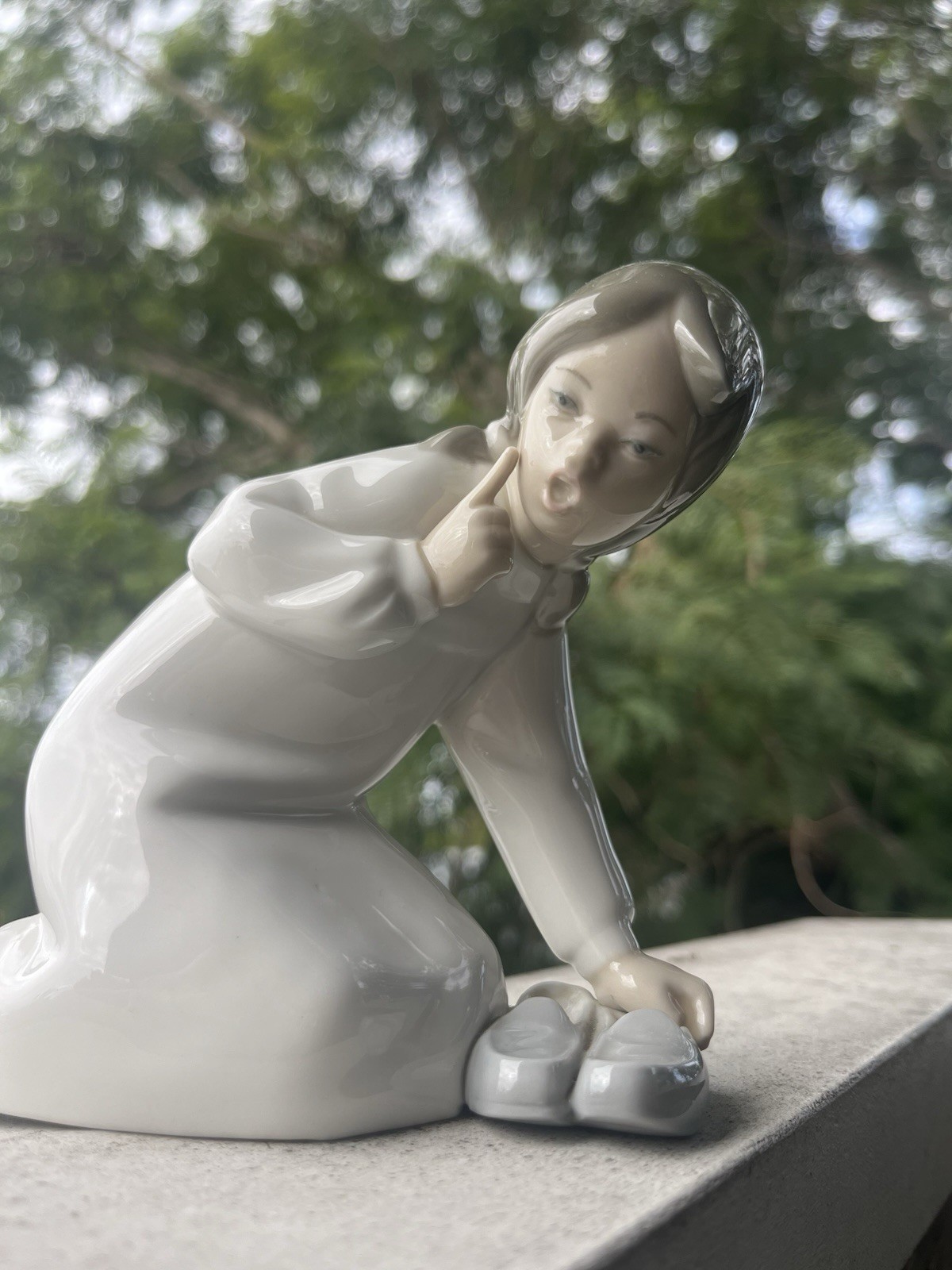 Lladro Little Girl with Slippers Figurine Vintage Porcelain ~ In Beautiful Shape