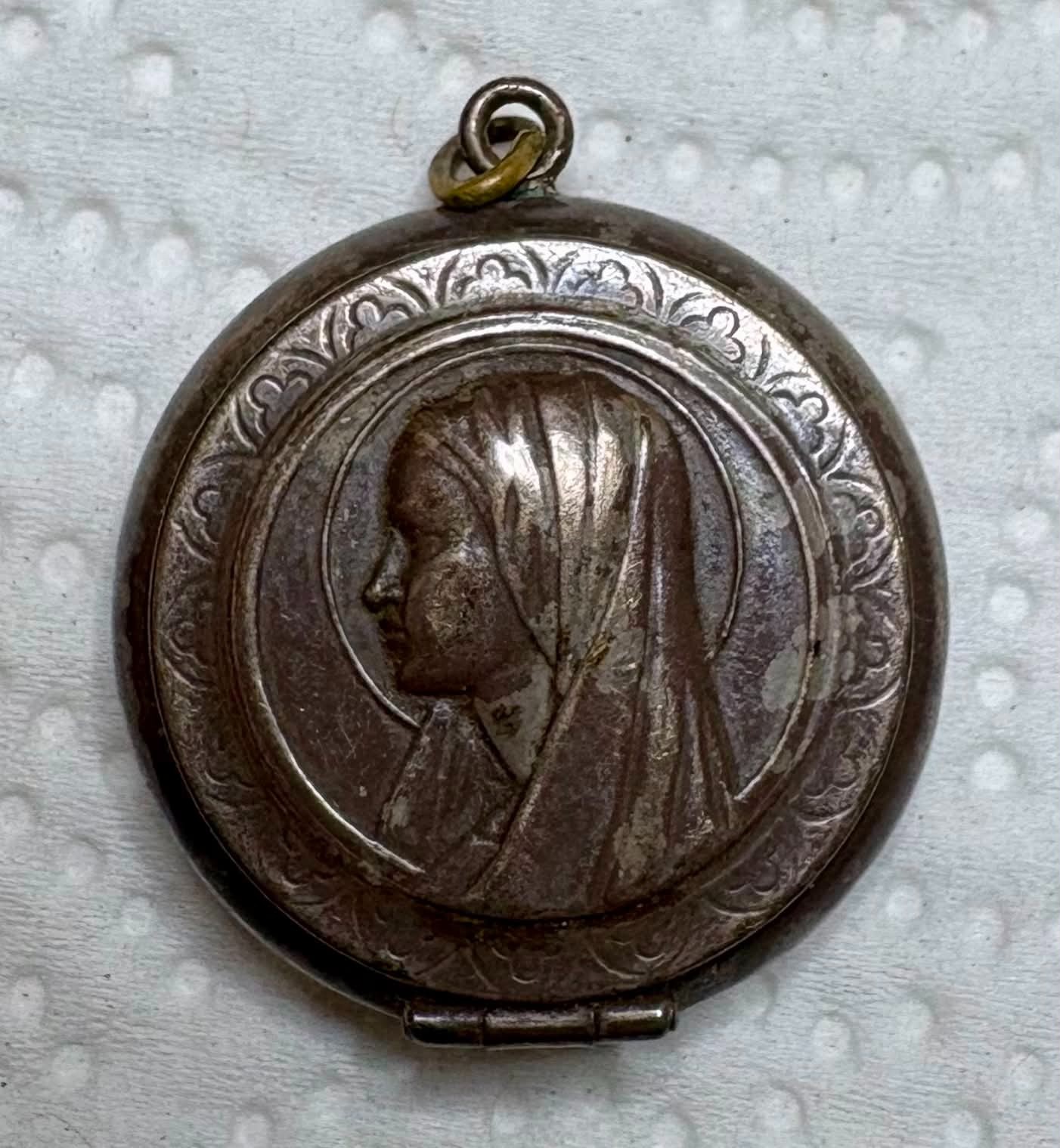 ANTIQUE RELIGIOUS 800 SILVER Virgin Mary RELIQUARY LOCKET PENDANT Filled