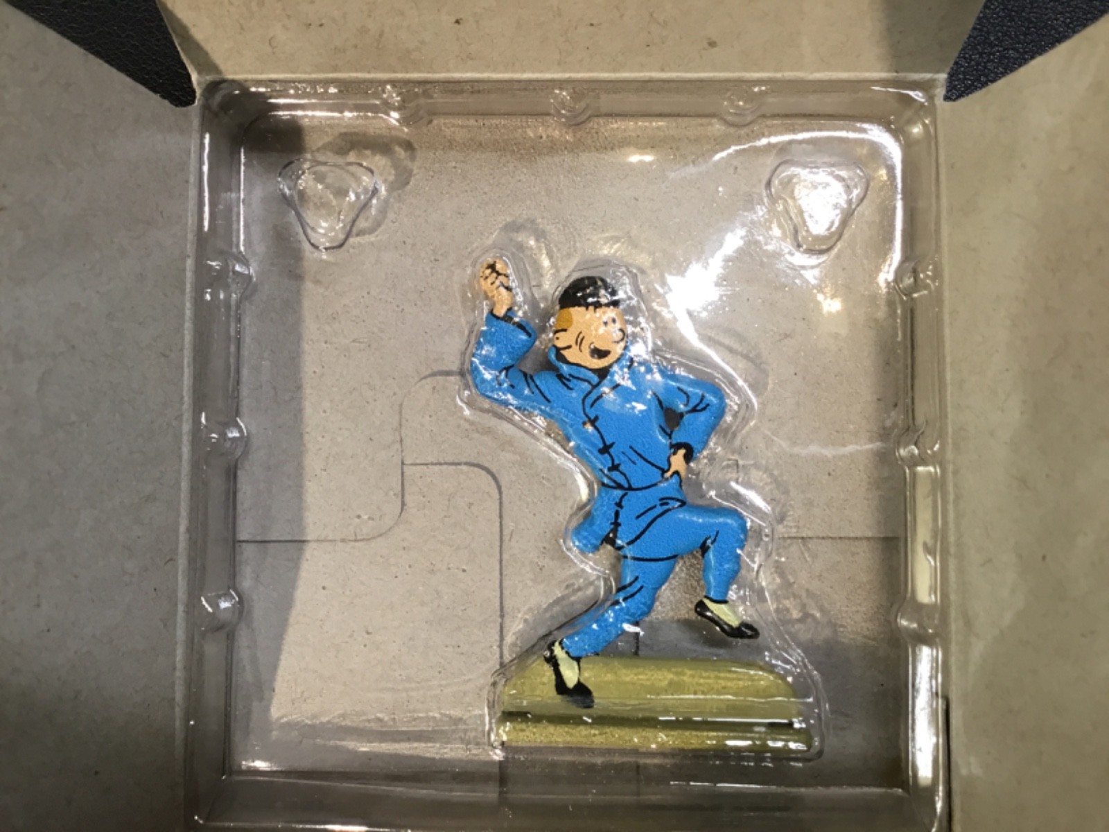 Tintin 2D Metal Figure In Their Packaging. New moulinsart no pixi