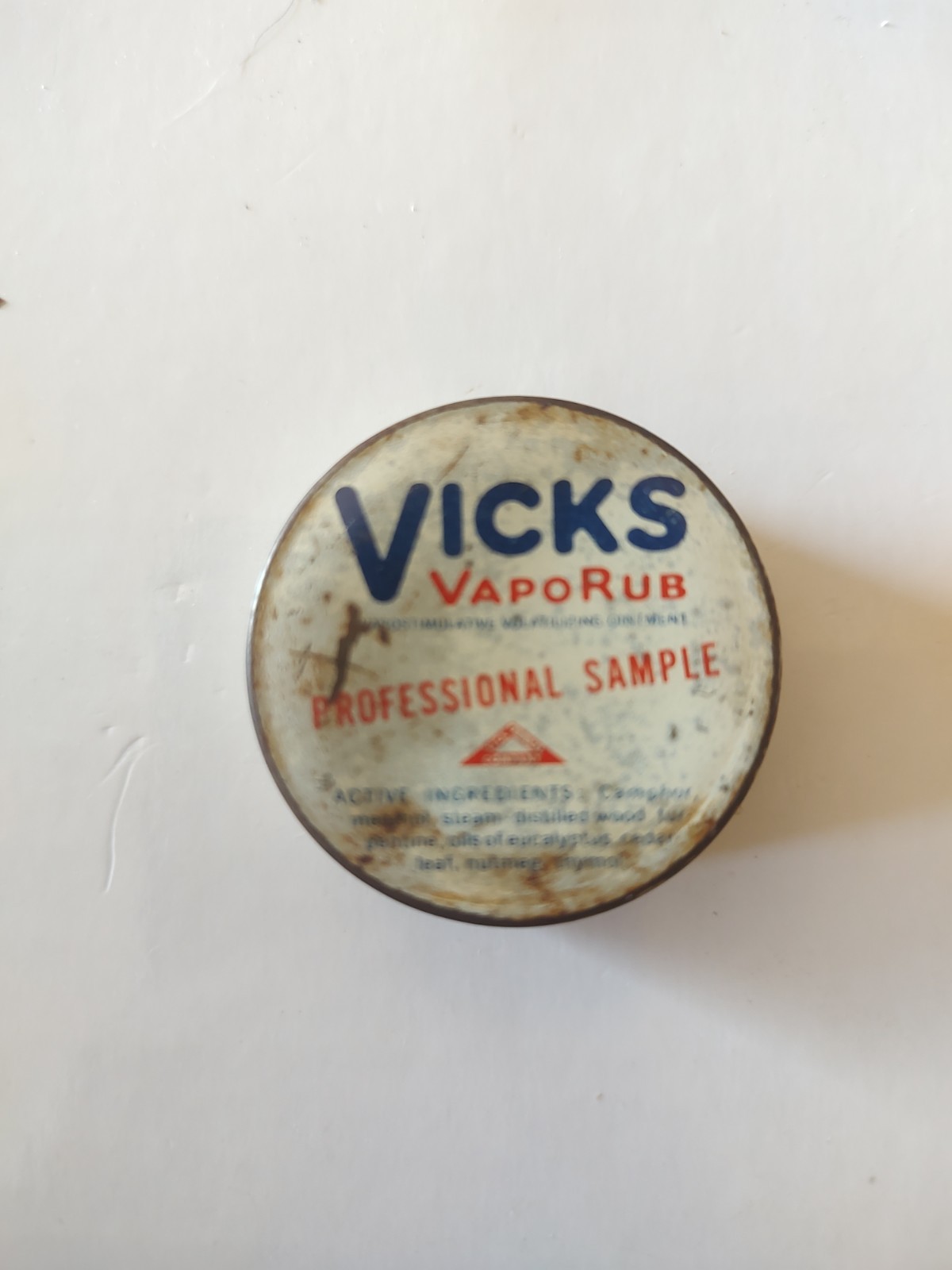 Vintage small metal tin of Vicks VapoRub Vintage small metal tin of Vicks VapoRub