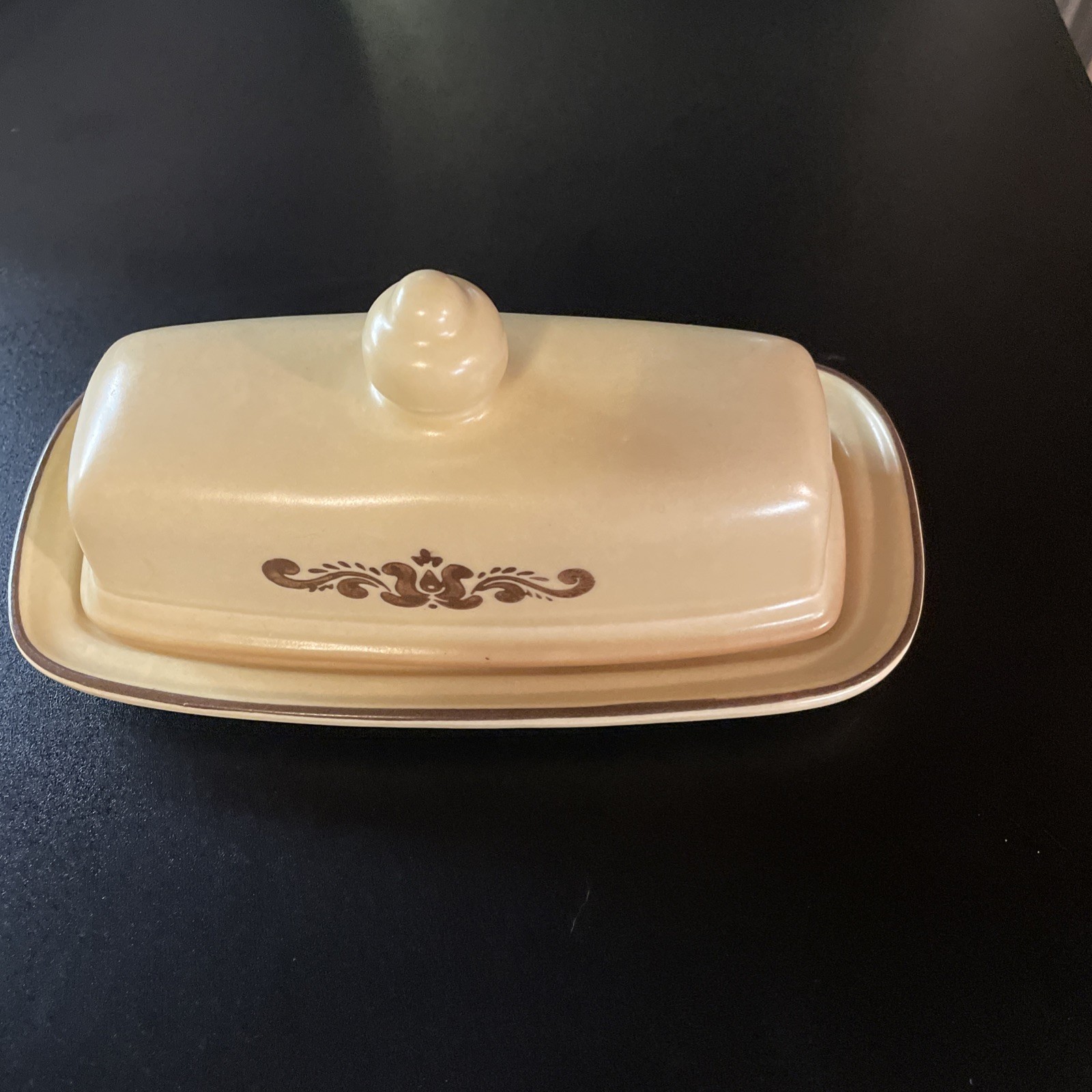 Pfaltzgraff Butterdish and Lid Stoneware Vintage USA Cream and Brown Pottery 2pc Pfaltzgraff Butterdish and Lid Stoneware Vintage USA Cream and Brown Pottery 2pc