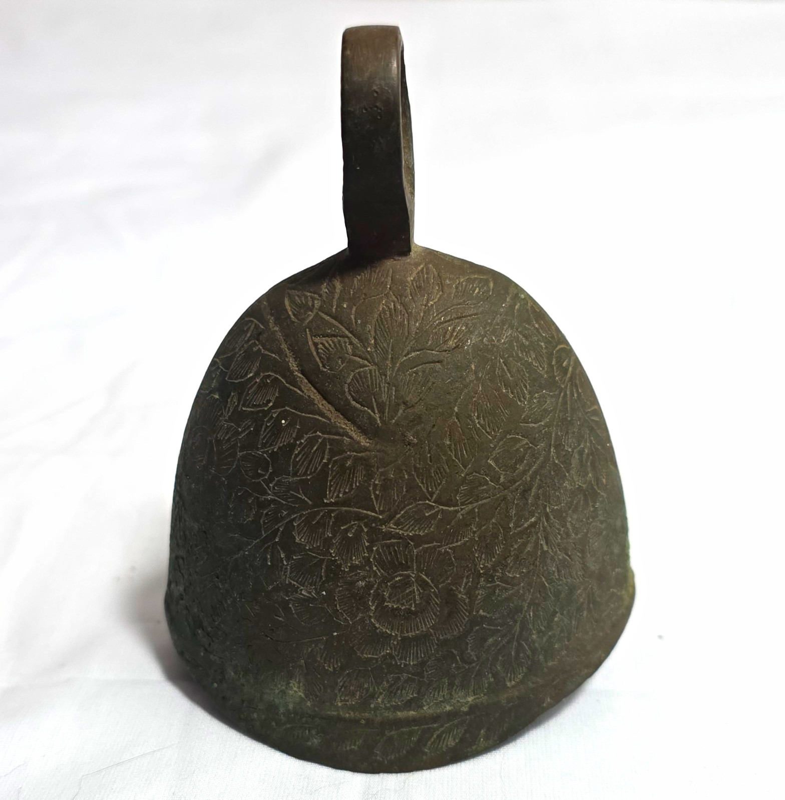 Vintage Bronze Engraved Floral Camel Bell Patina Finish Loop Handle for Hanging Vintage Bronze Engraved Floral Camel Bell Patina Finish Loop Handle for Hanging