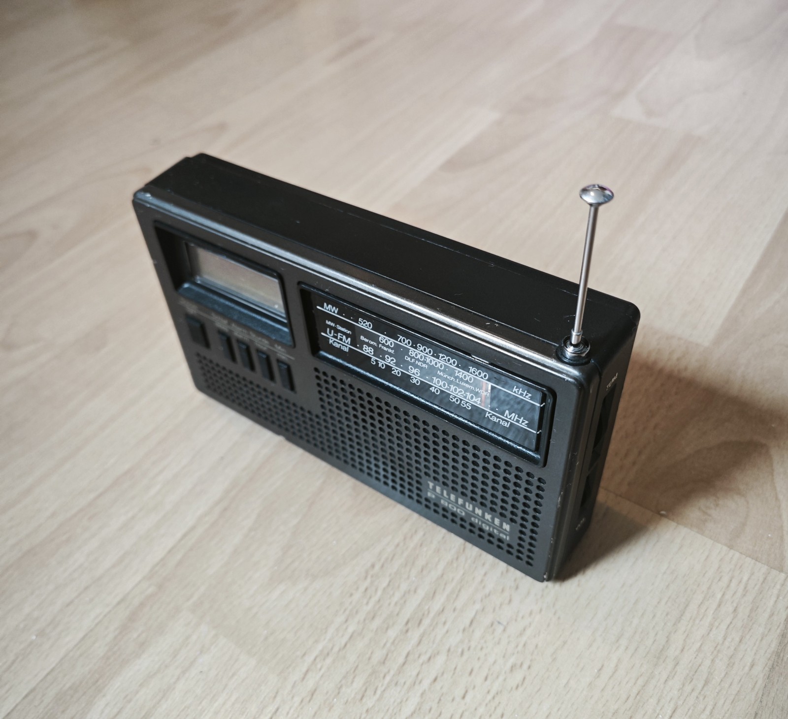 Telefunken P800 Digital Radio Vintage