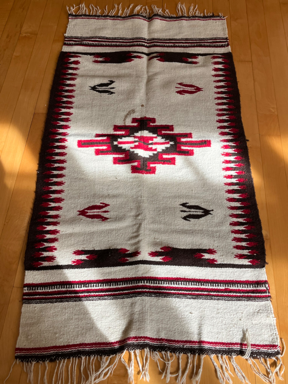 Antique Dine' (Navajo) Rug Details in the description