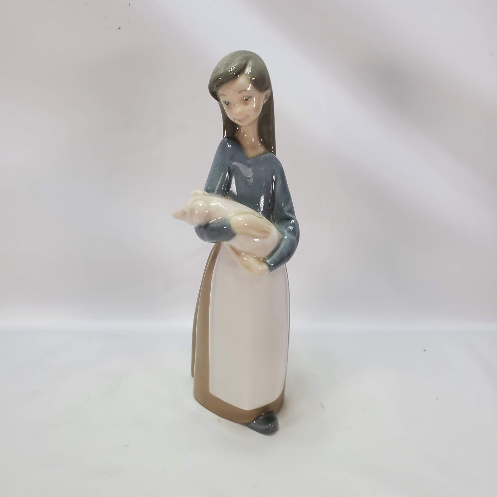 FLAW** Lladro Porcelain Girl Holding Little Pig Piglet Figurine 1011 READ DESCR