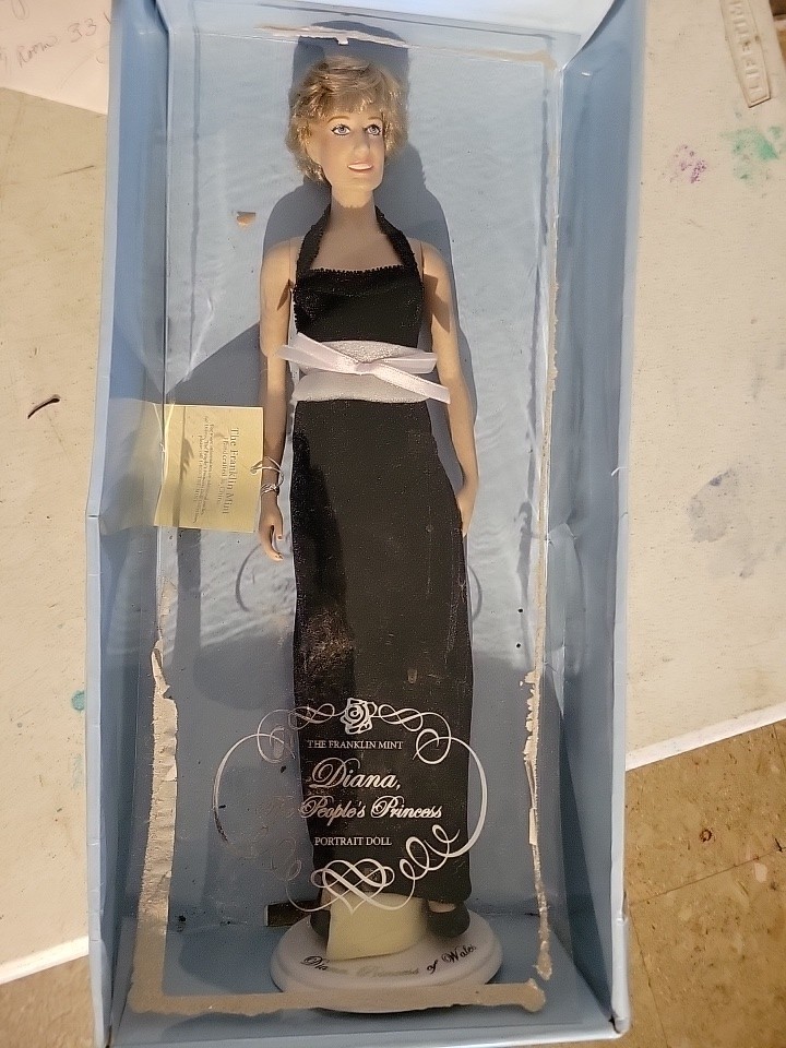 The Franklin Mint Diana The People\'s Princess Portrait Doll NEW OPEN BOX NRFB The Franklin Mint Diana The People\'s Princess Portrait Doll NEW OPEN BOX NRFB