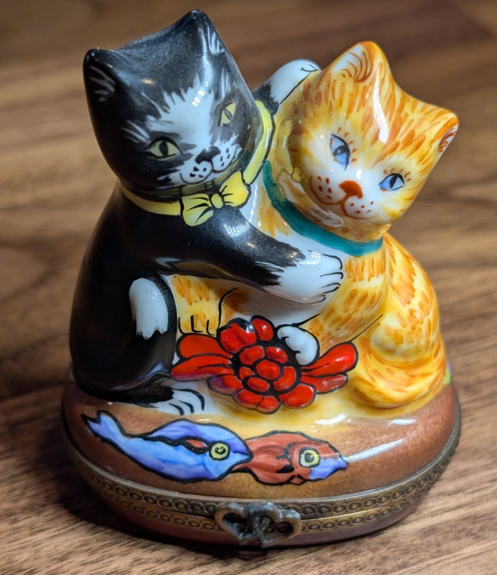 Limoges France Peint Main Cats Hugging Trinket Box #86/250 Jacques