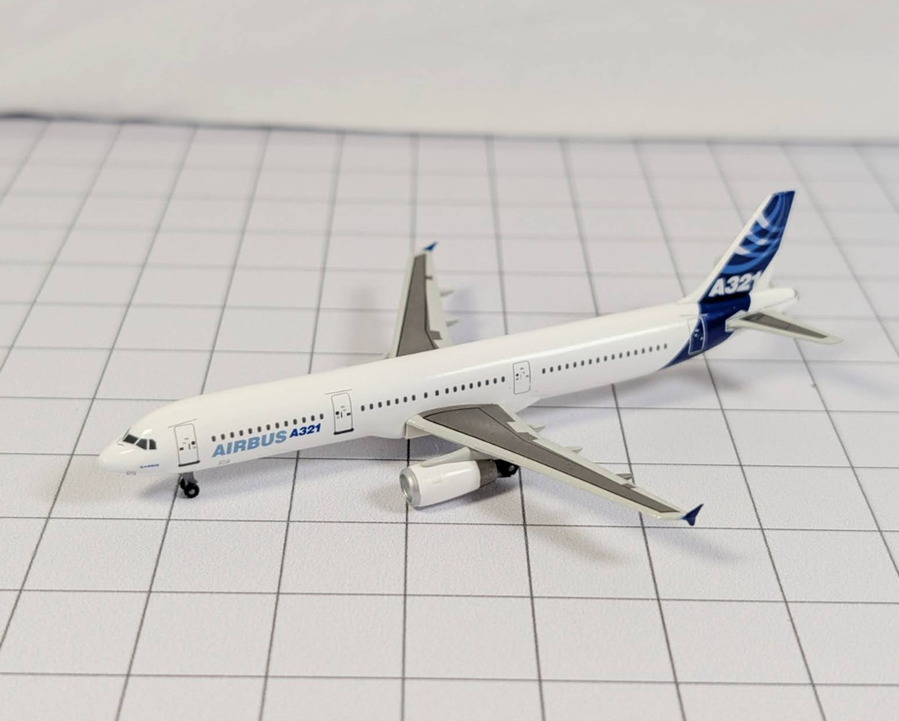 AIRBUS Factory Livery Airbus A321 Aircraft Model 1:400 Scale Dragon Wings