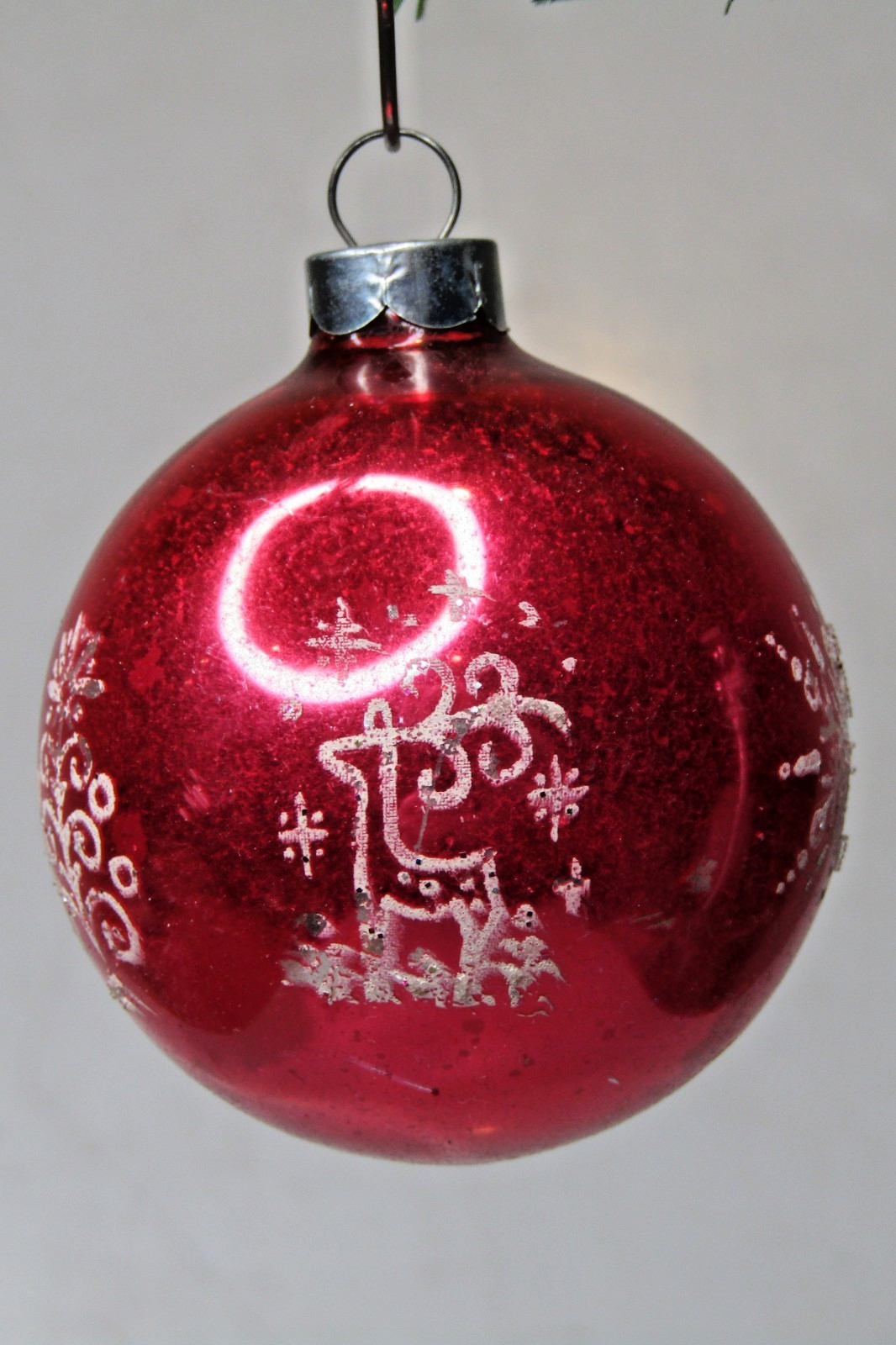 VTG Glass Stencil REINDEER Pictured Confetti Luster BALL Christmas Ornament USA