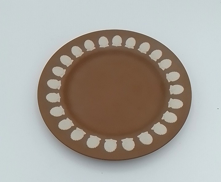 Wedgwood Taupe Brown Jasperware Plate with Shell Border England 17cm RARE