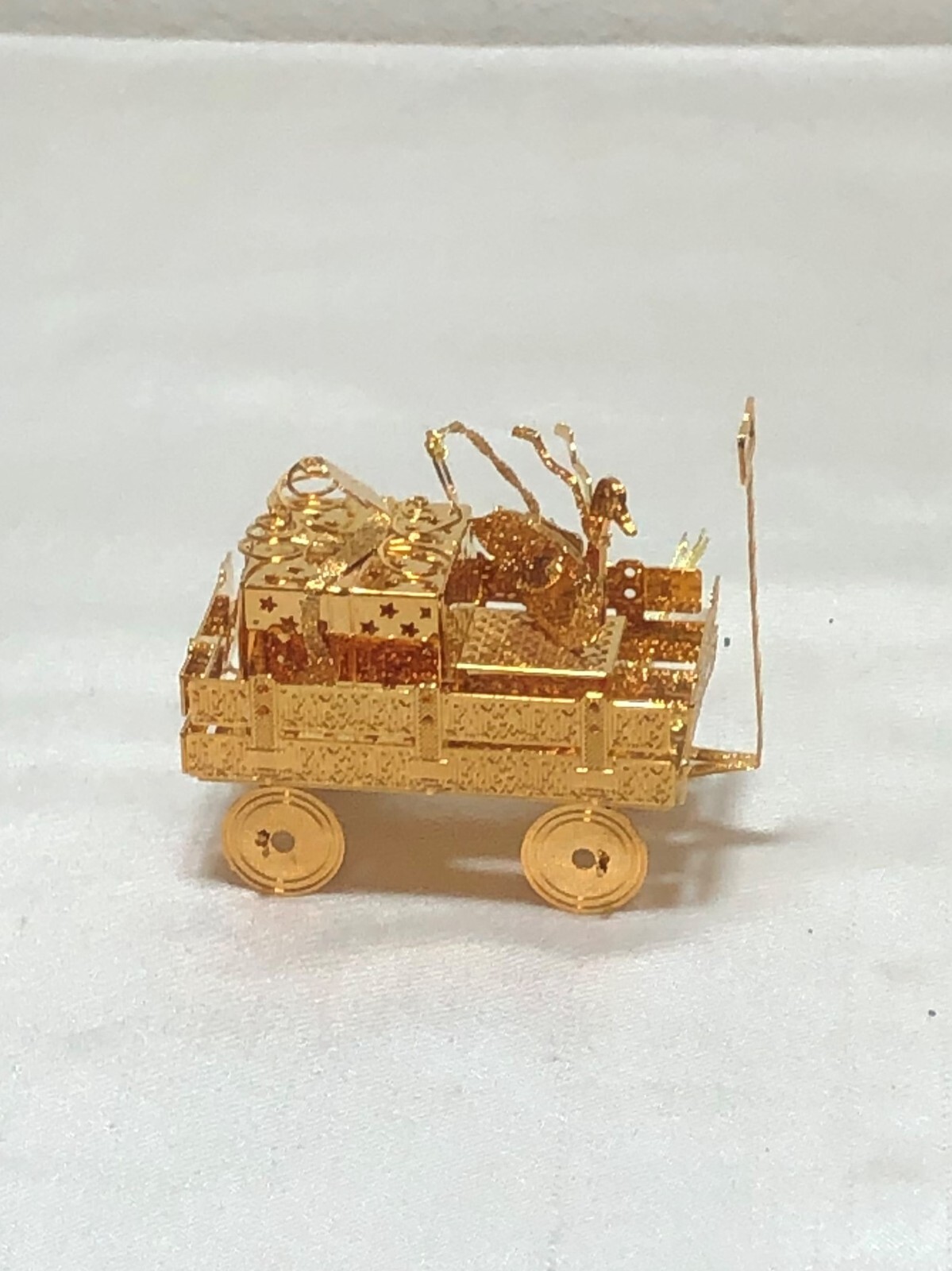GORGEOUS: Danbury Mint 2001 Yuletide Wagon Ornament. Last One.
