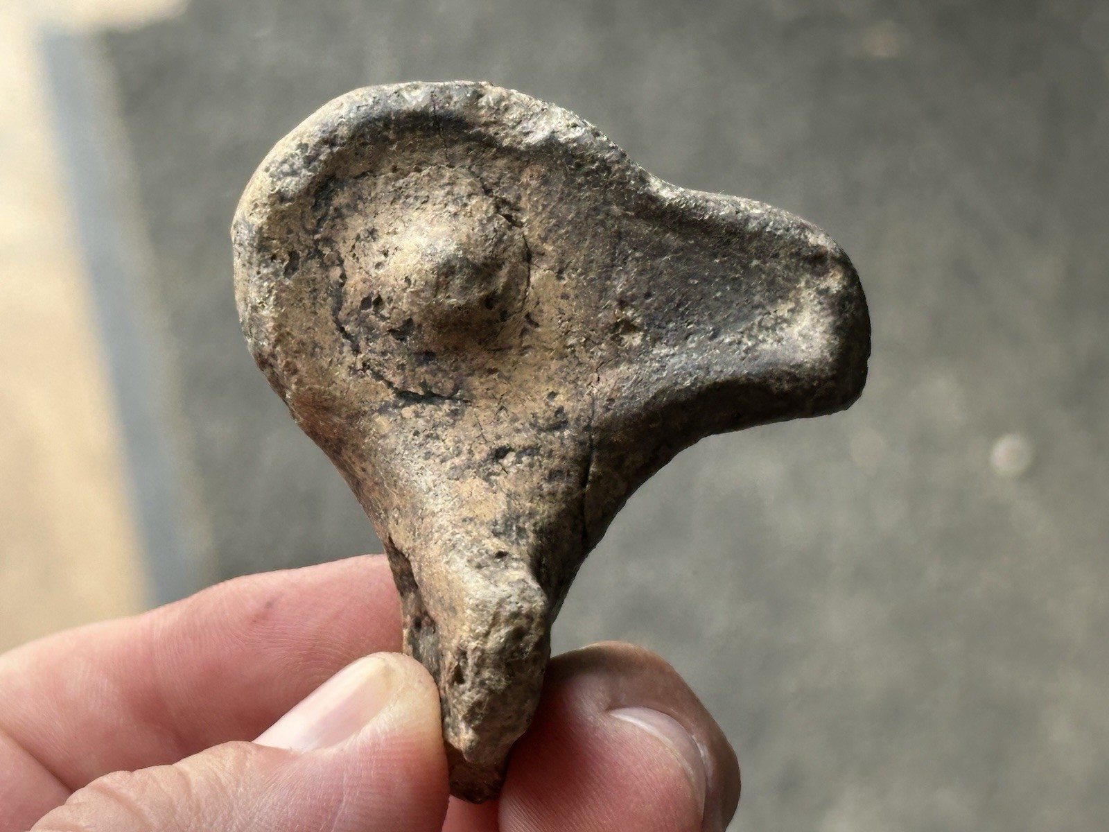NICE DUCK HEAD EFFIGY RIM RIDER FROM A POTTERY BOWL, MISSISSIPPI CO. ARKANSAS