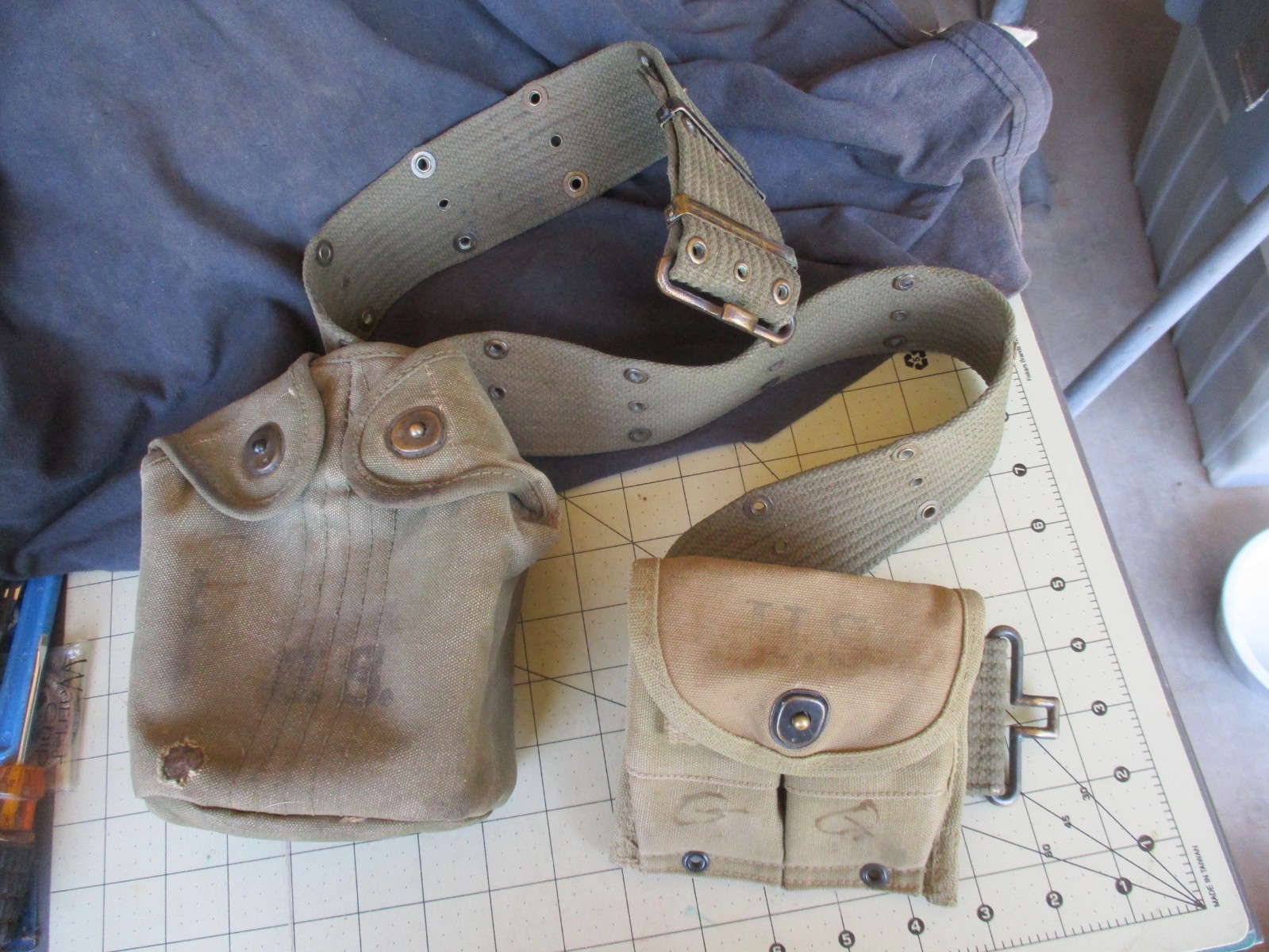 WWII US Pistol Equipment Belt with 1944 Carbine Pouch and 1945 Canteen Pouch WWII US Pistol Equipment Belt with 1944 Carbine Pouch and 1945 Canteen Pouch