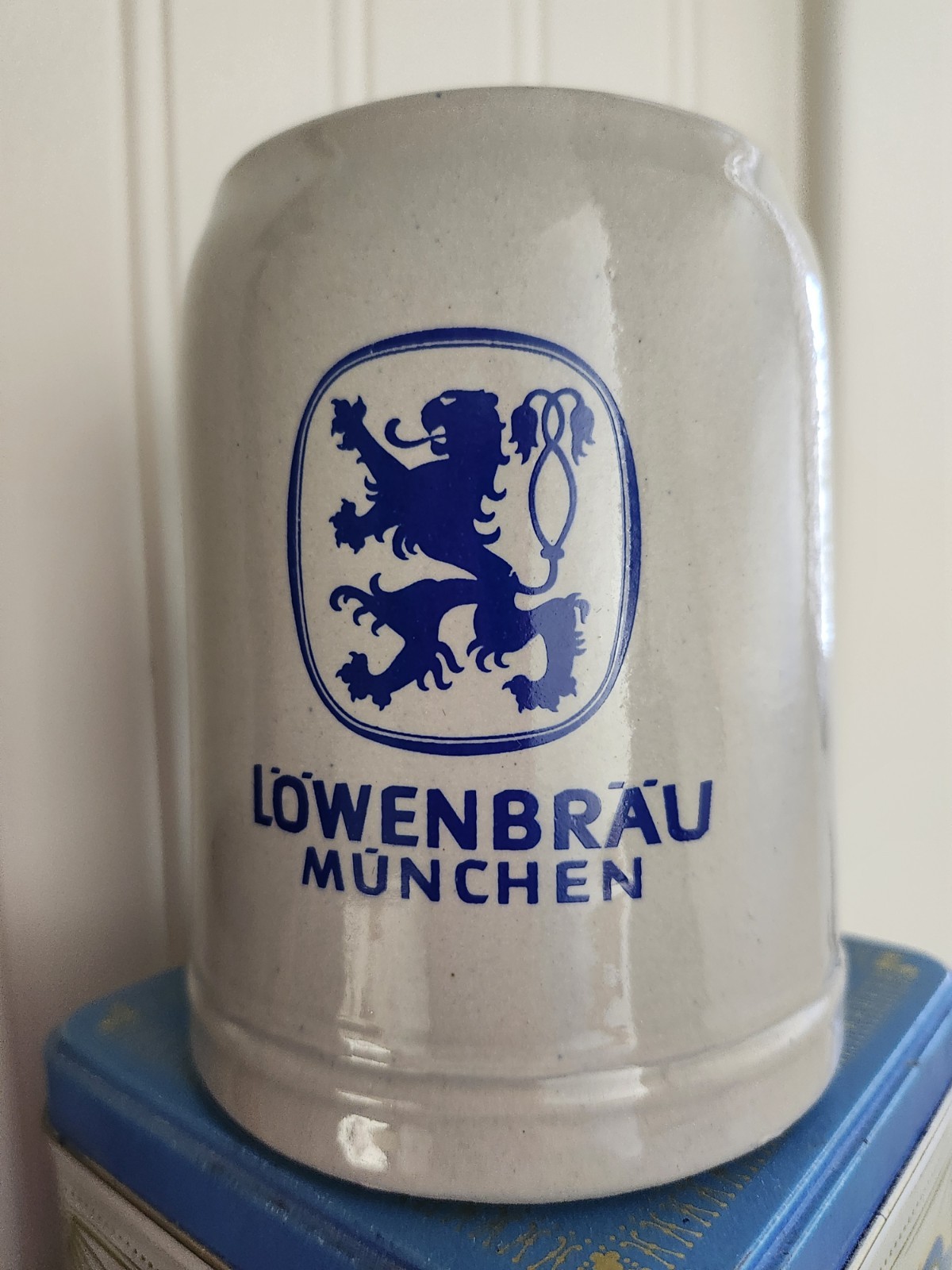 LOWENBRAU MUNCHEN Stoneware Beer Stein Mug. Excellent Condition Germany 🍺