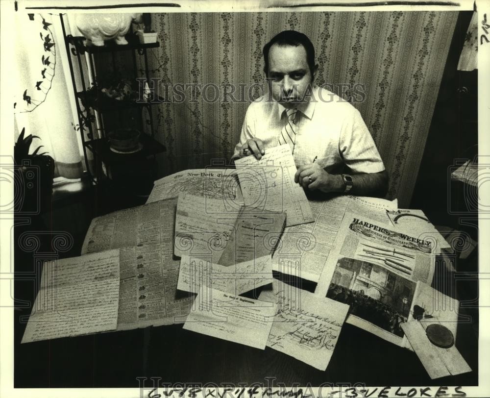 1980 Press Photo Kerry Delery of Metairie exhibits some of his antique documents