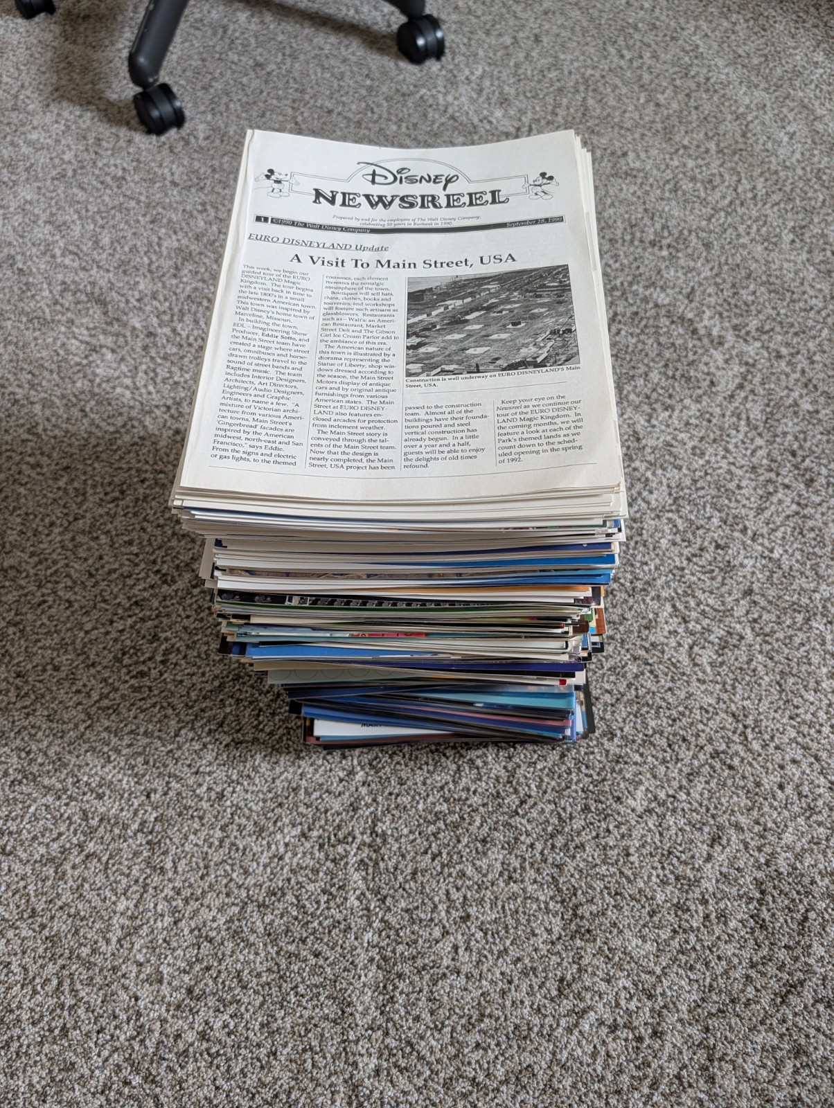 Disney Newsreel Employee Newsletter 1990 Lot over 550+ Issues Cast Member Exclu. Disney Newsreel Employee Newsletter 1990 Lot over 550+ Issues Cast Member Exclu.